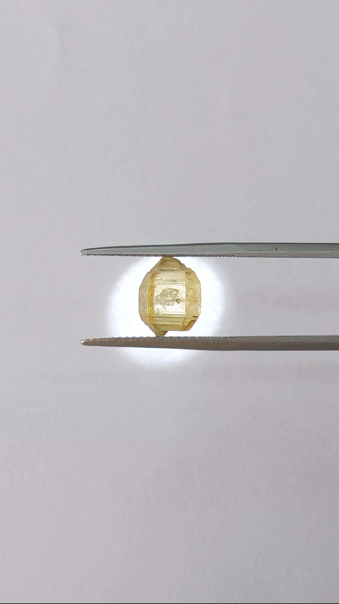 4.24 Ct. Yellow Sapphire from Ceylon (Sri Lanka) Size Video