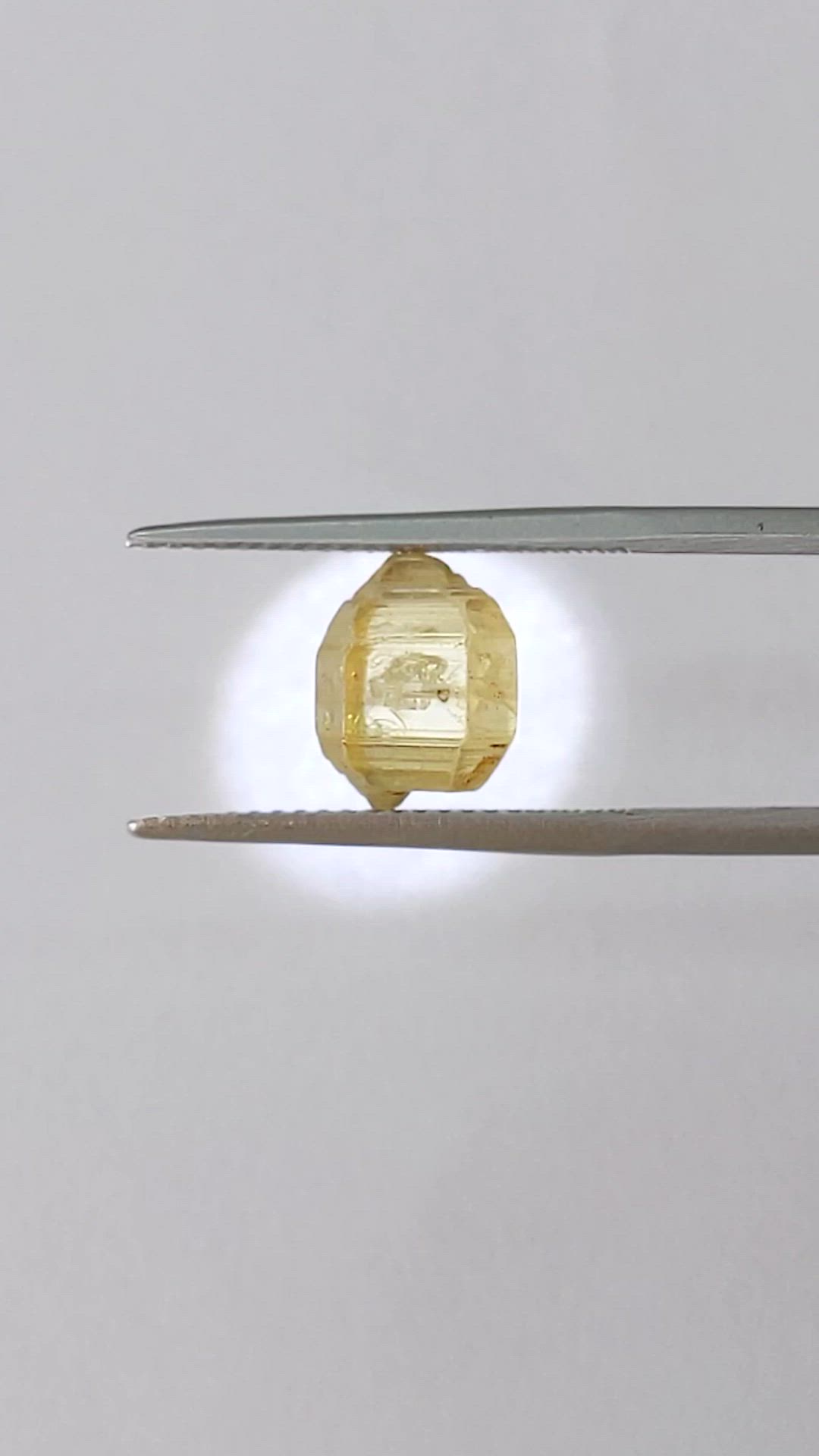 4.24 Ct. Yellow Sapphire from Ceylon (Sri Lanka) Size Video