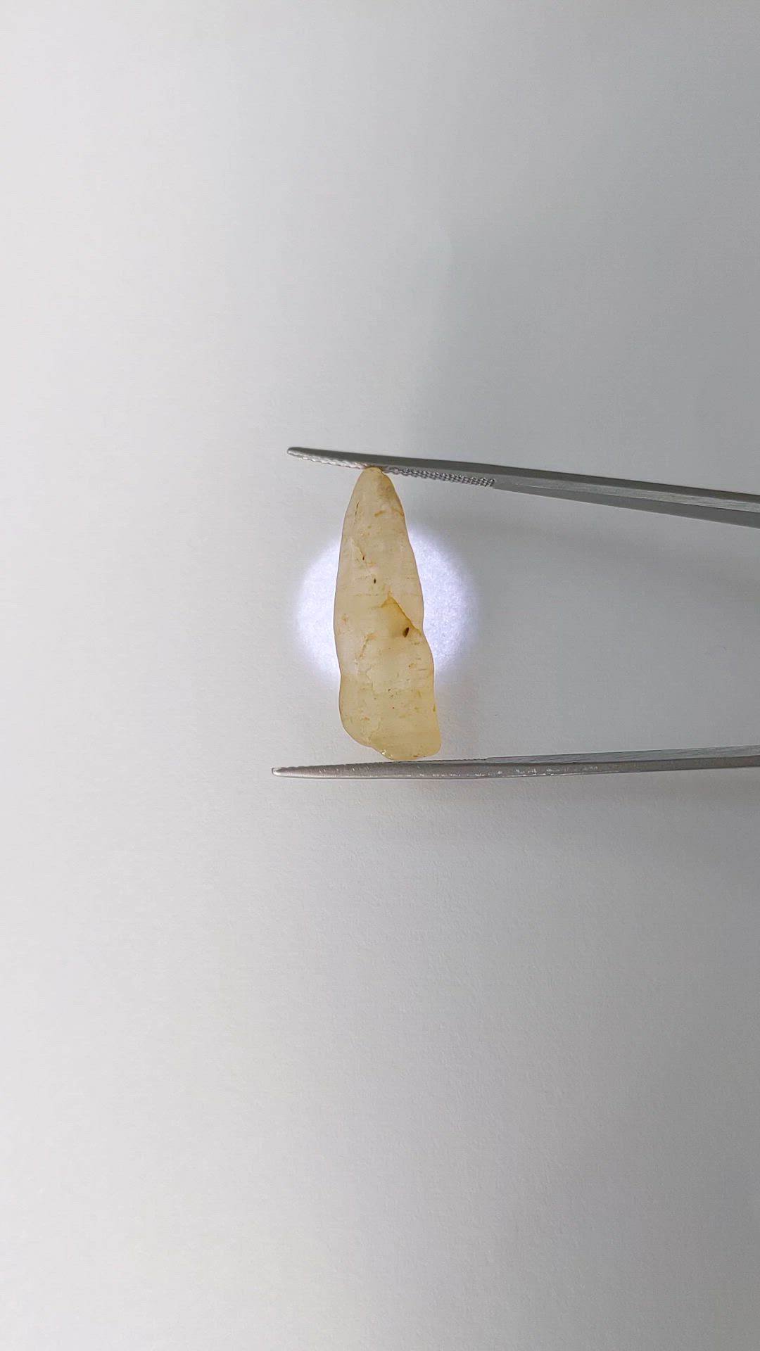 17.63 Ct. Yellow Sapphire from Ceylon (Sri Lanka) Size Video