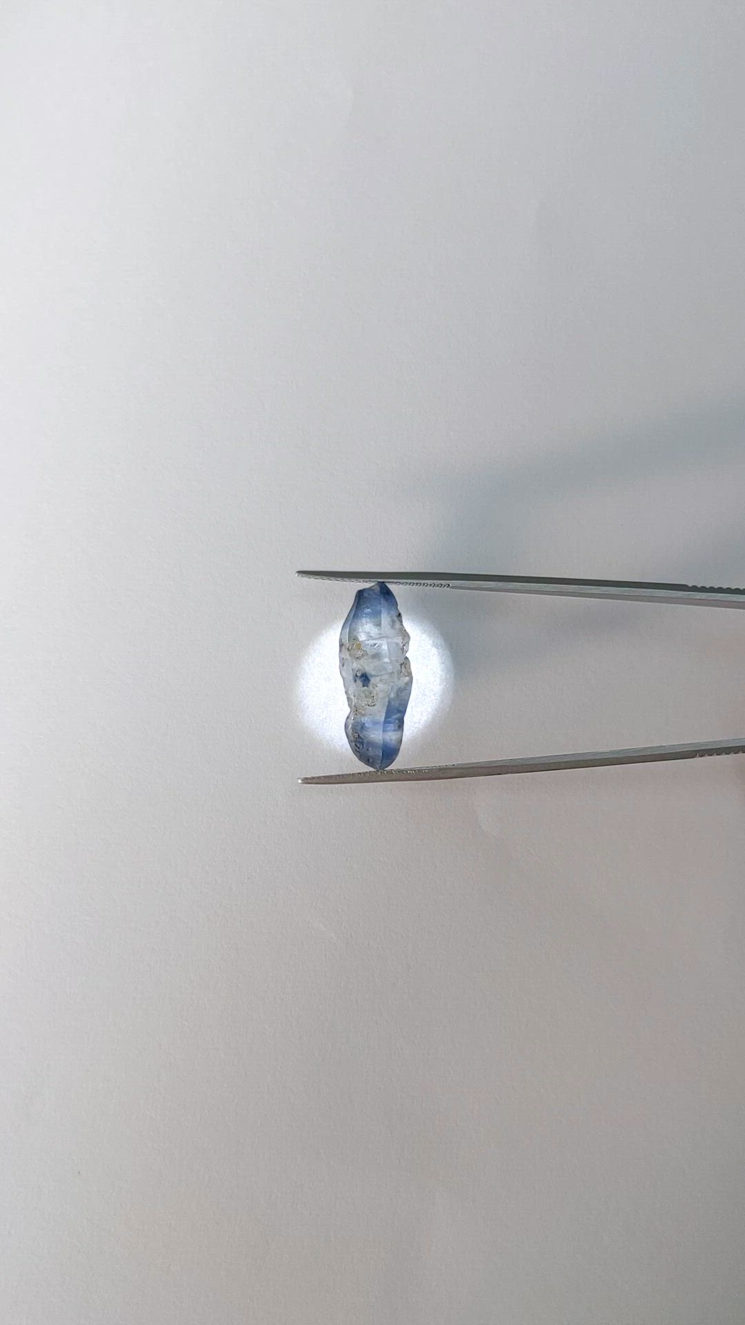 14.16 Ct. Bi Color / Parti Sapphire from Ceylon (Sri Lanka) Size Video