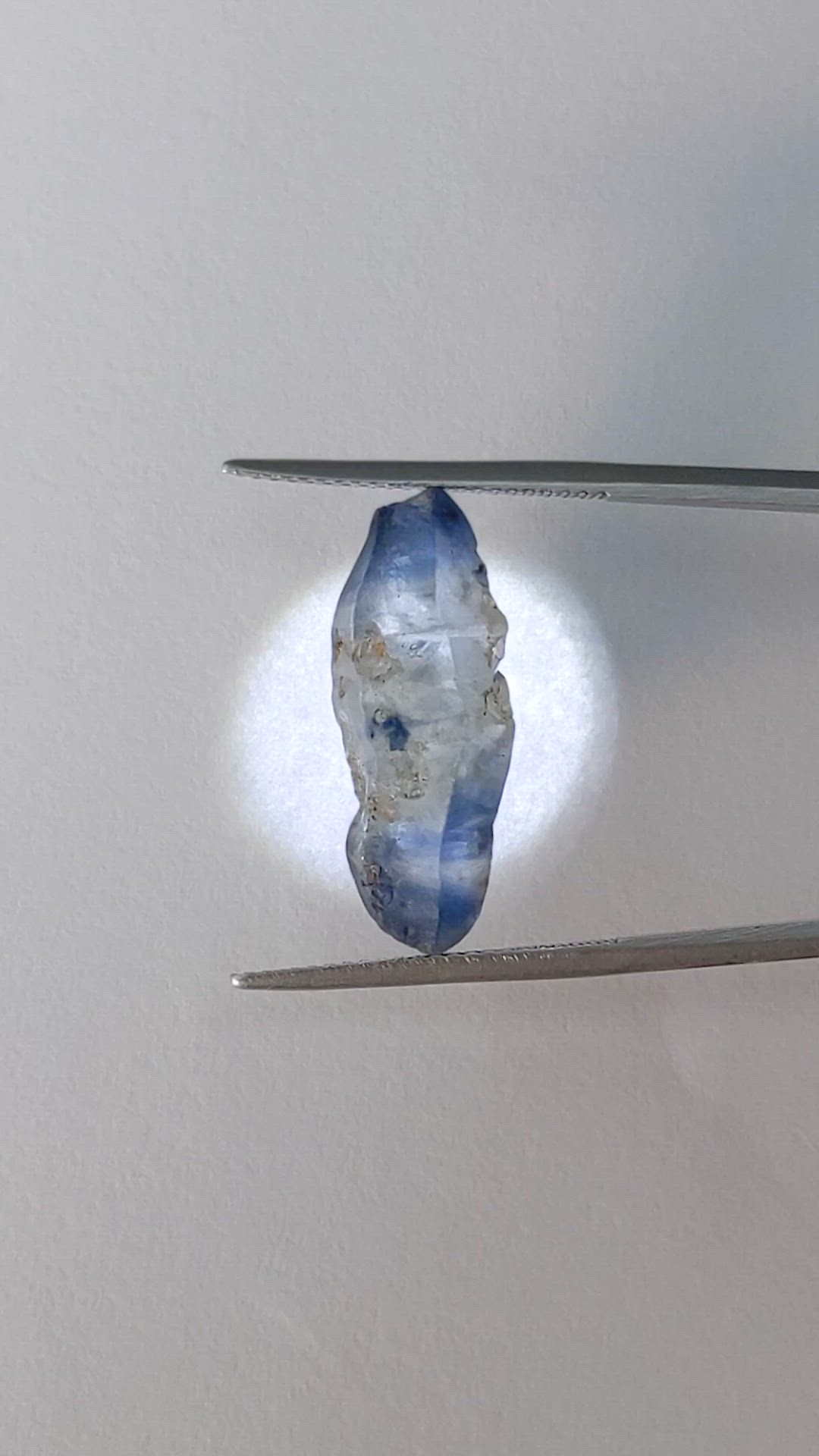 14.16 Ct. Bi Color / Parti Sapphire from Ceylon (Sri Lanka) Size Video