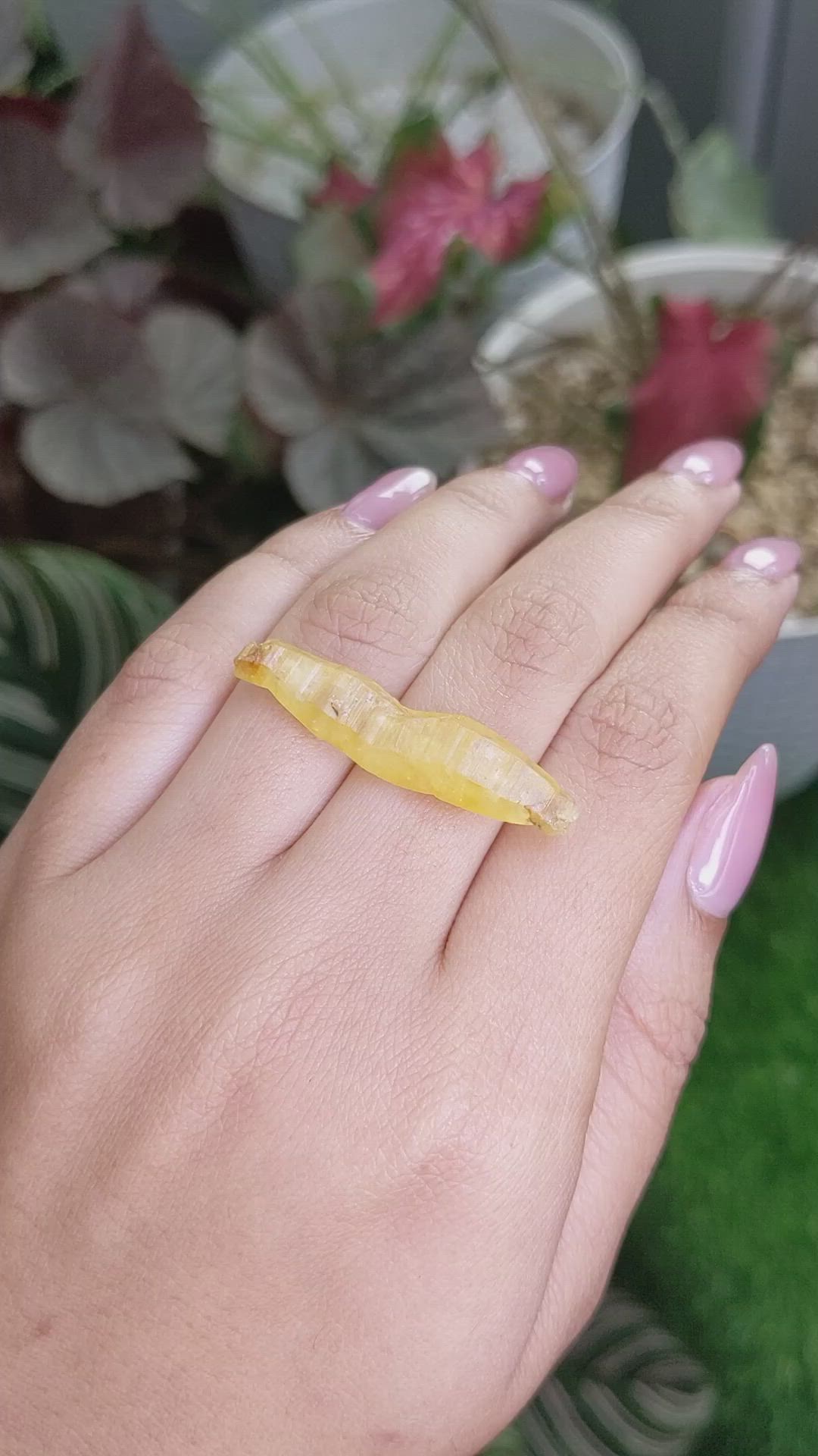 21.68 Ct. Yellow Sapphire from Ceylon (Sri Lanka) Size Video
