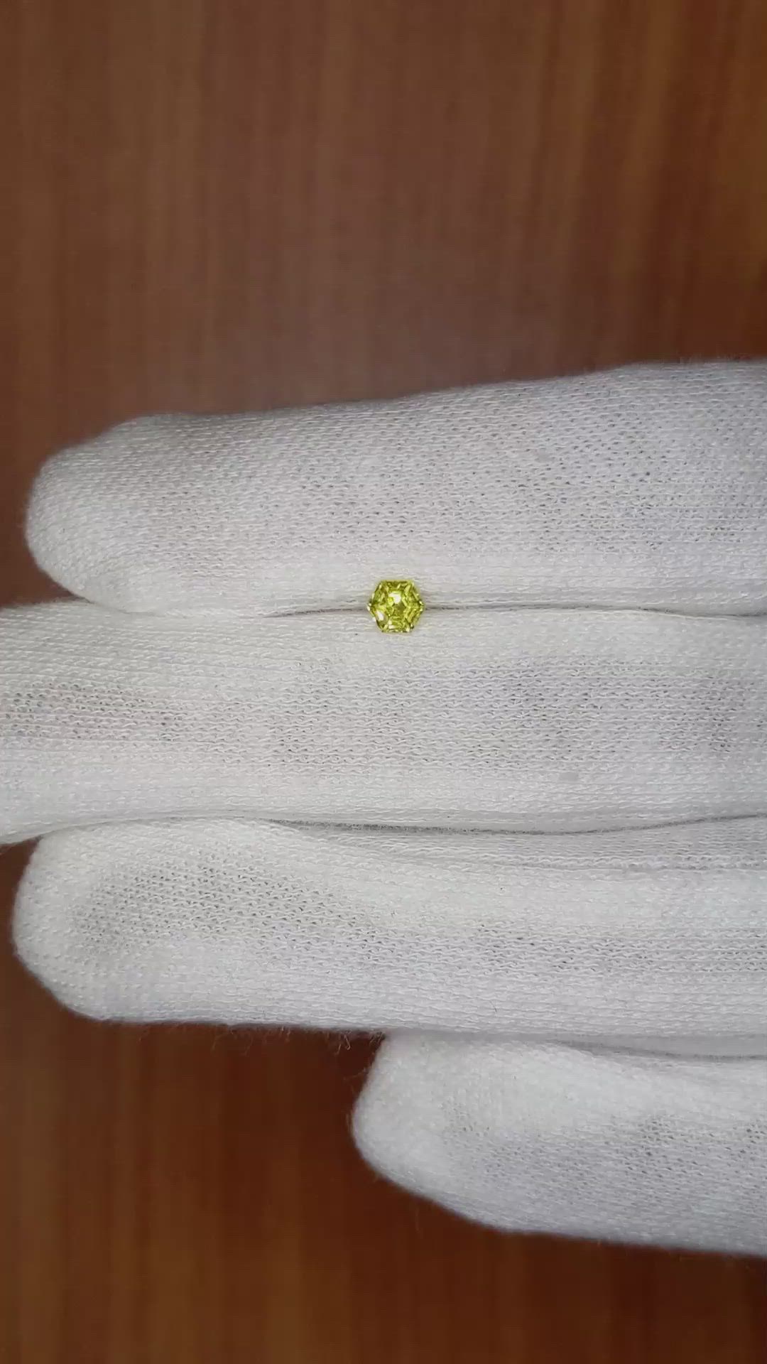 0.28 Ct. Yellowish Green Sapphire from Ceylon (Sri Lanka) Size Video