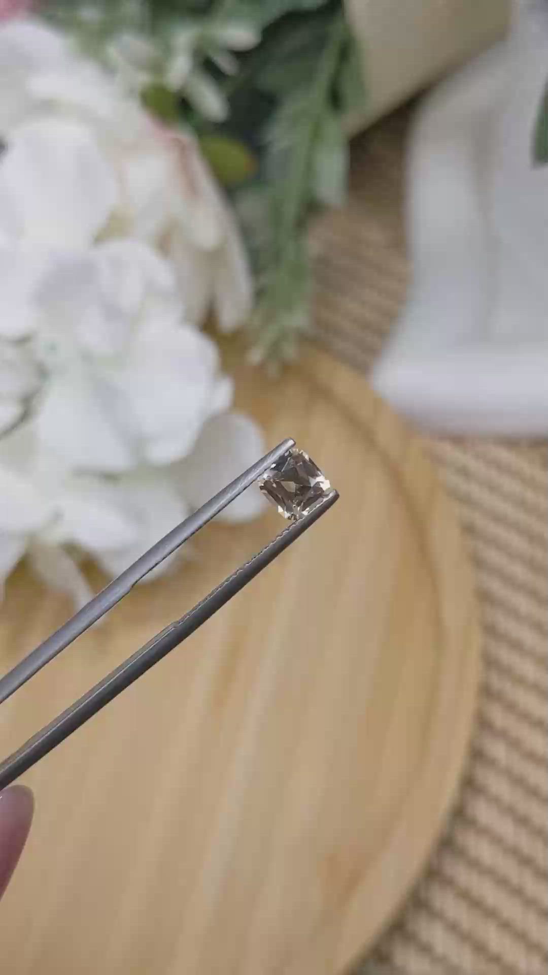 1.00 Ct. Yellow Sapphire from Ceylon (Sri Lanka) Size Video