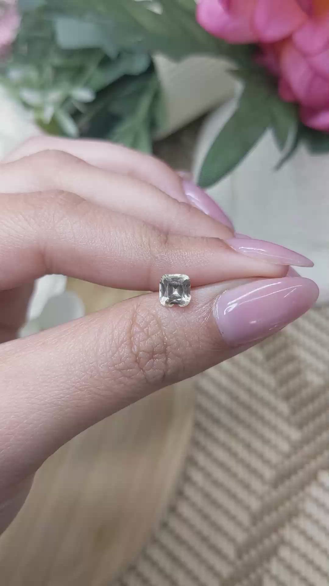 1.00 Ct. Yellow Sapphire from Ceylon (Sri Lanka) Size Video