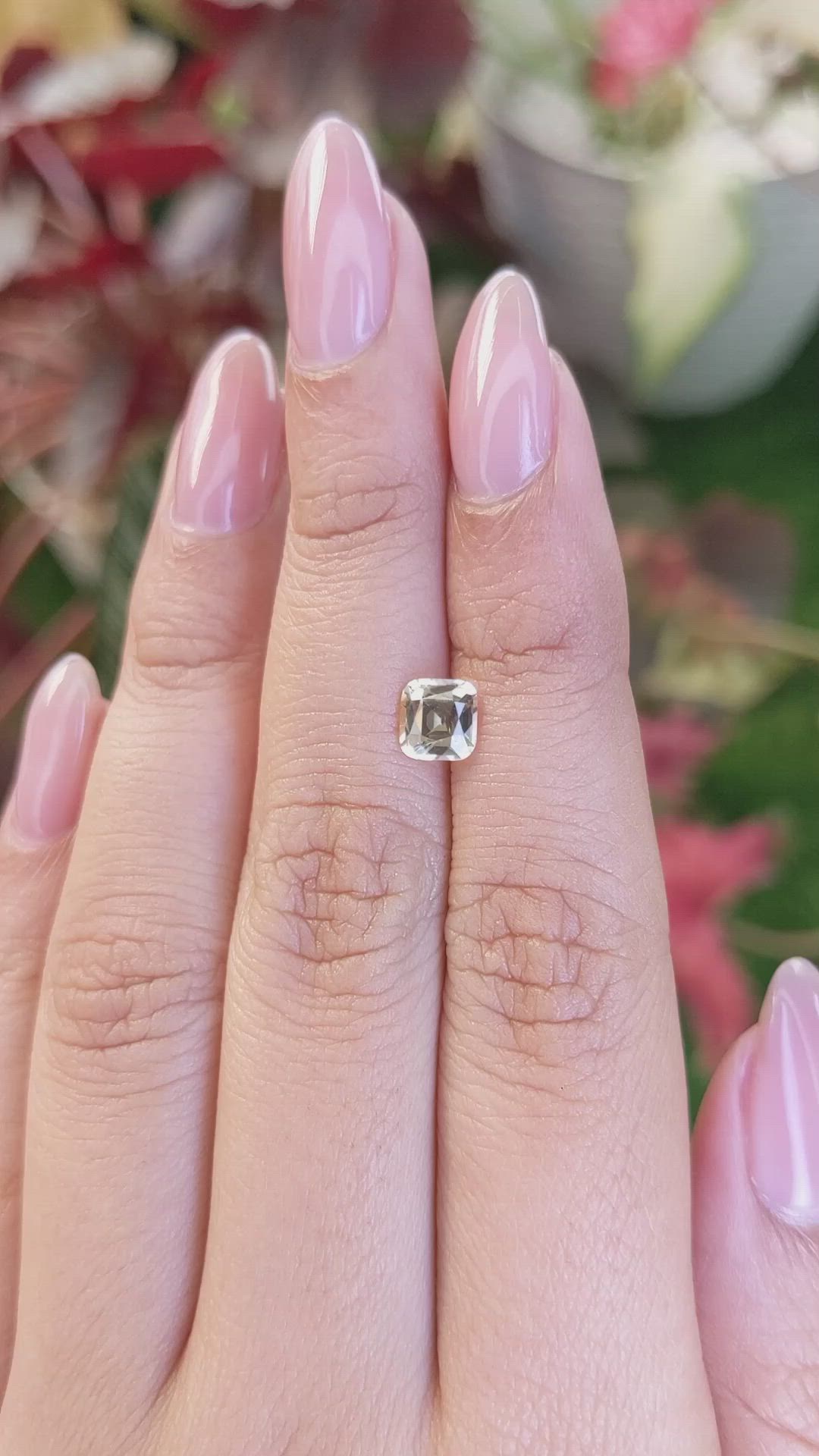 1.00 Ct. Yellow Sapphire from Ceylon (Sri Lanka) Size Video