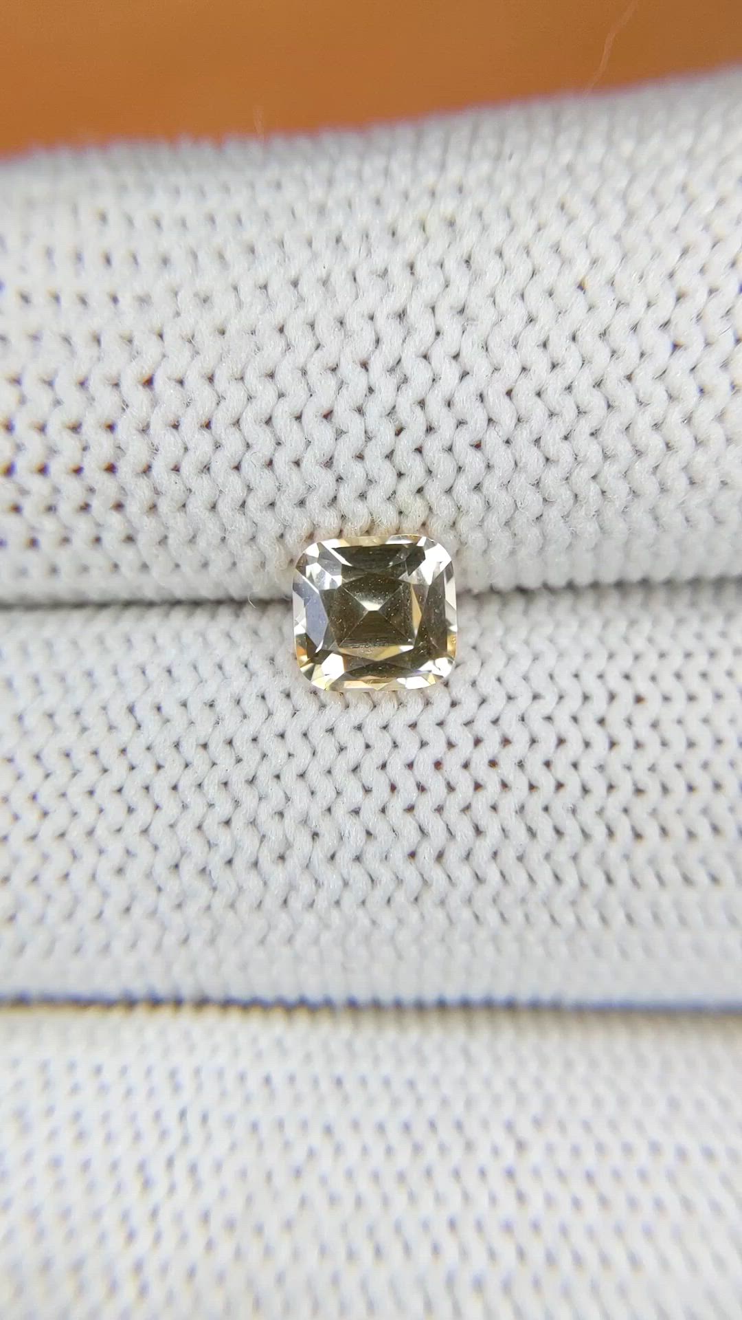 1.00 Ct. Yellow Sapphire from Ceylon (Sri Lanka) Size Video