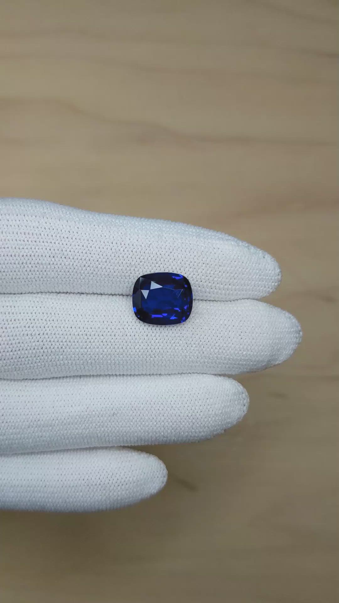 5.72 Ct. Blue Sapphire from Ceylon (Sri Lanka) Size Video