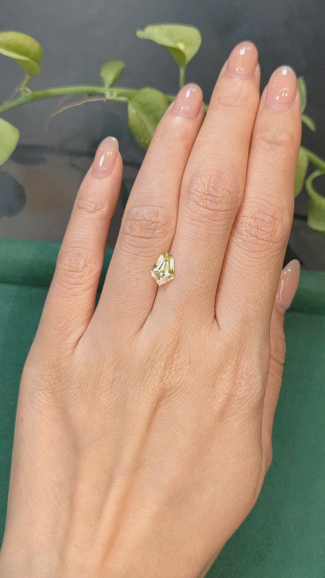 1.32 Ct. Yellow Sapphire from Ceylon (Sri Lanka) Size Video