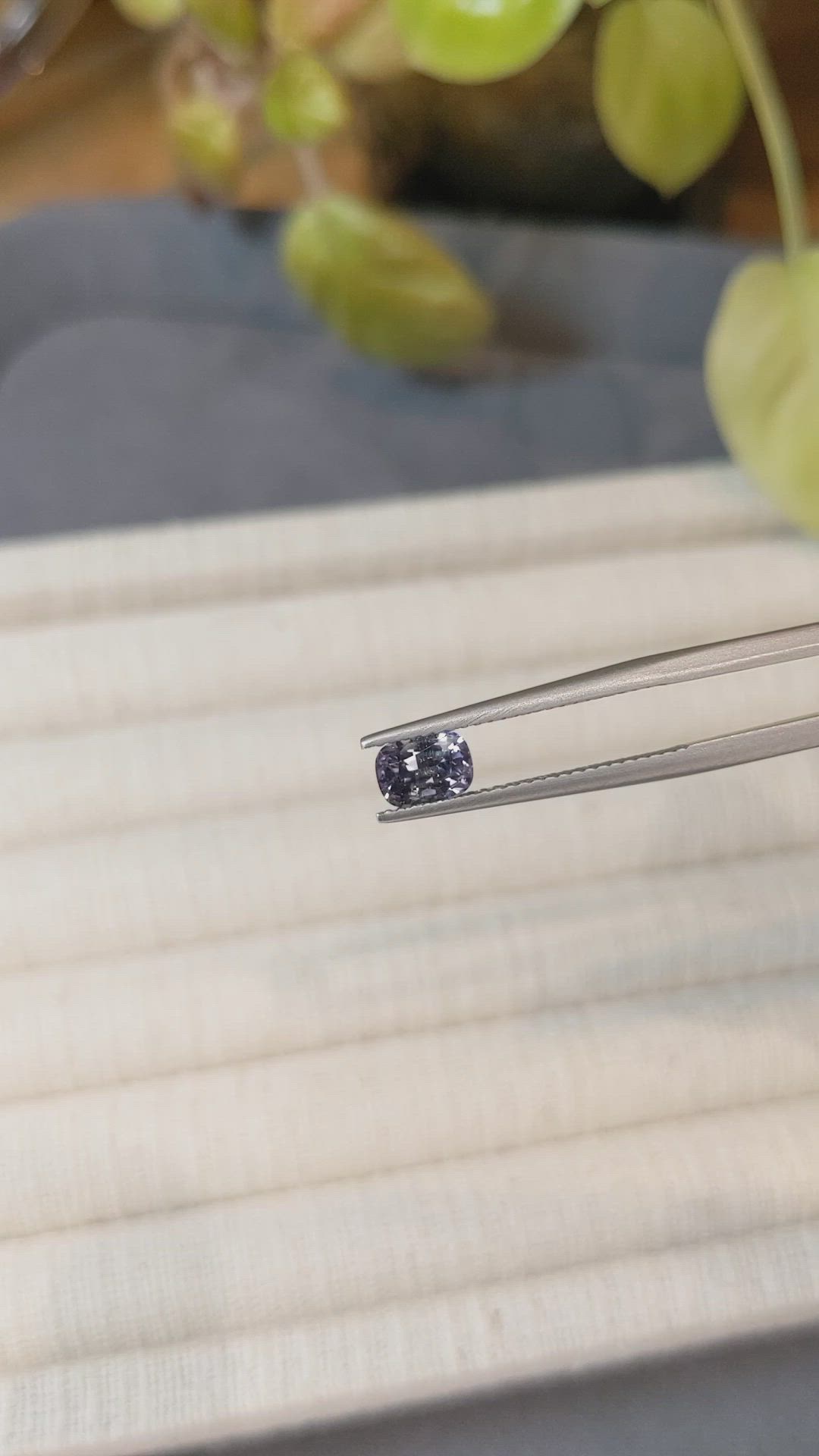 0.90 Ct. Bi Color / Parti Sapphire from Ceylon (Sri Lanka) Size Video