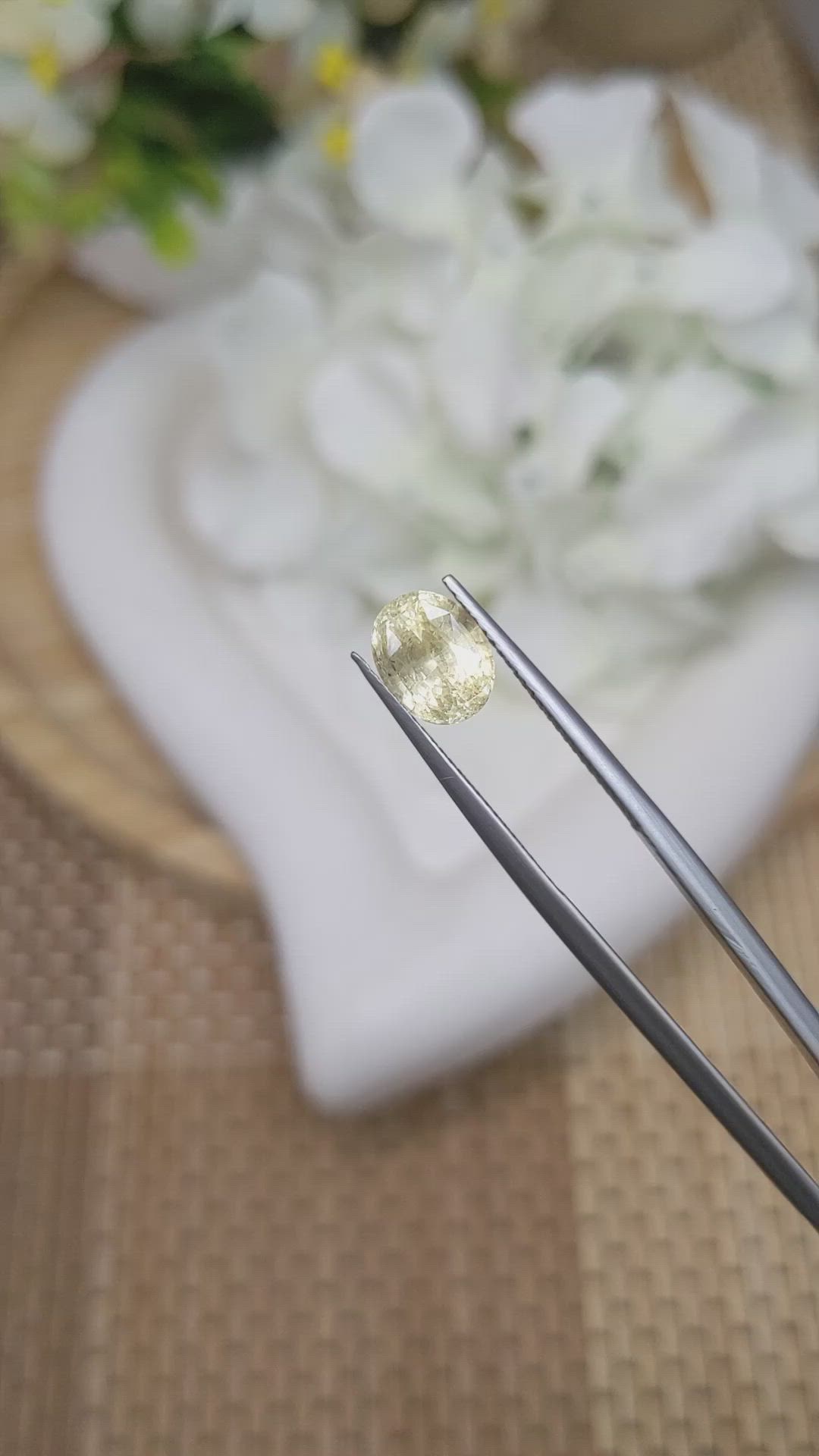 3.31 Ct. Yellow Sapphire from Ceylon (Sri Lanka) Size Video