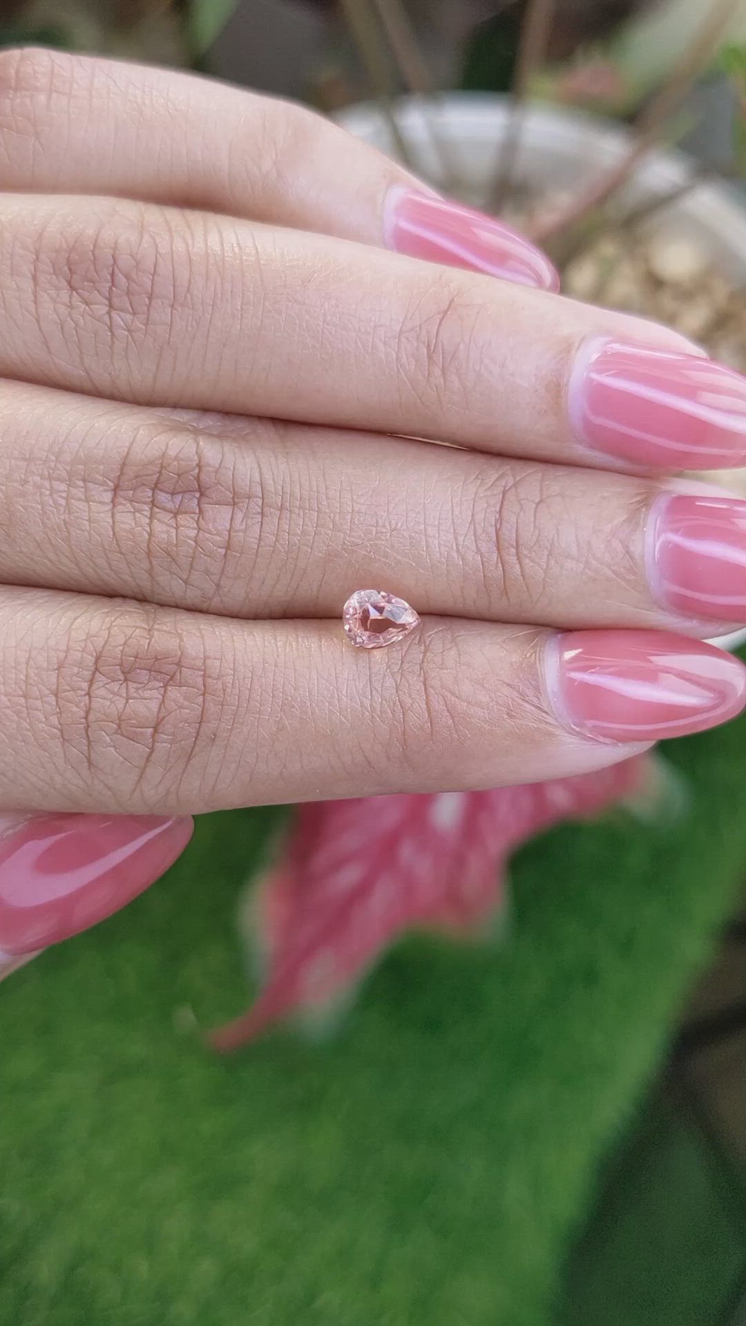 1.00 Ct. Padparadscha Sapphire from Ceylon (Sri Lanka) Size Video