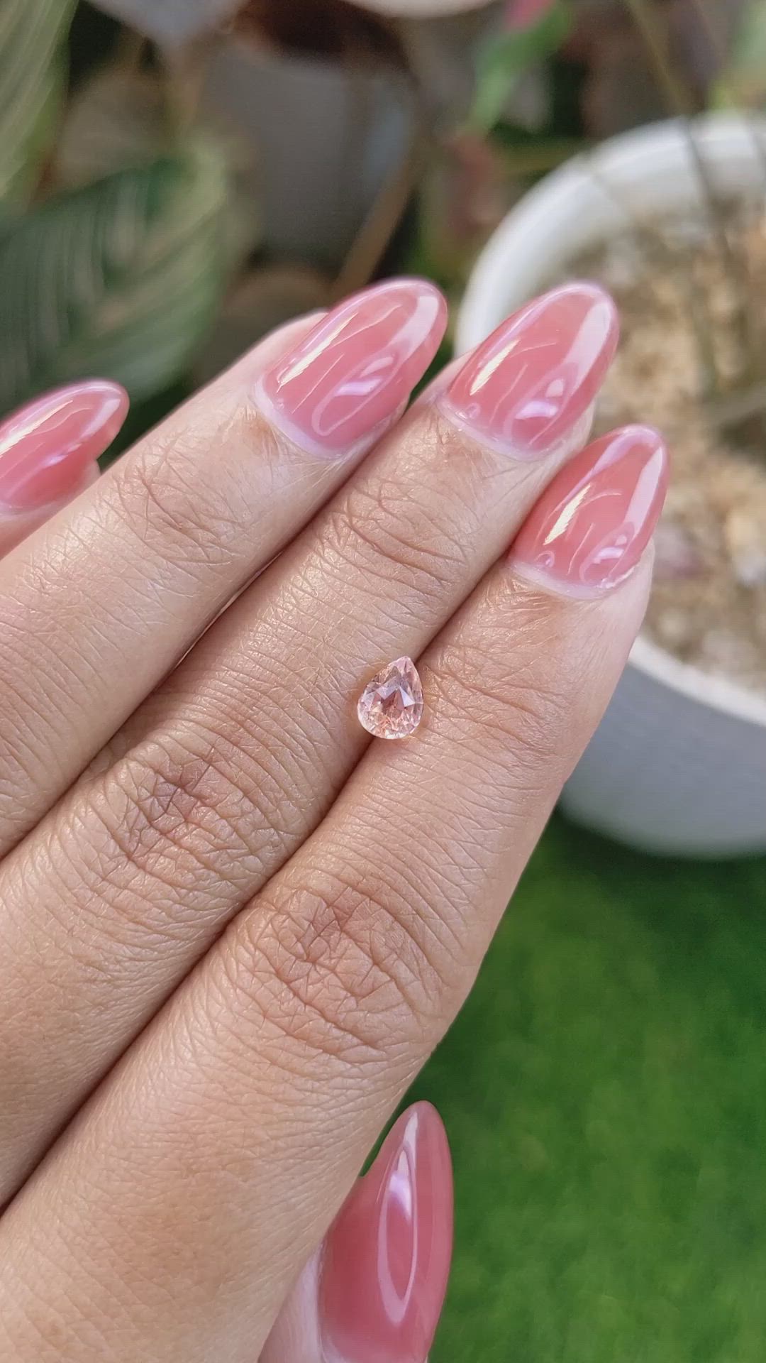 1.00 Ct. Padparadscha Sapphire from Ceylon (Sri Lanka) Size Video