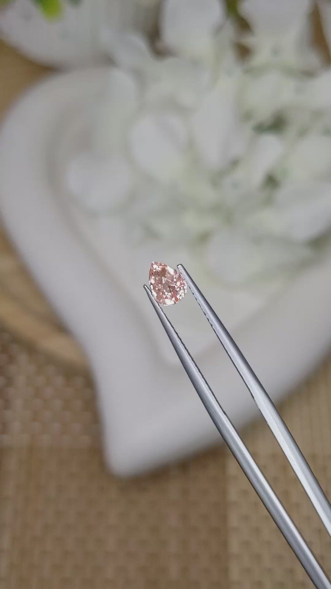 1.00 Ct. Padparadscha Sapphire from Ceylon (Sri Lanka) Size Video