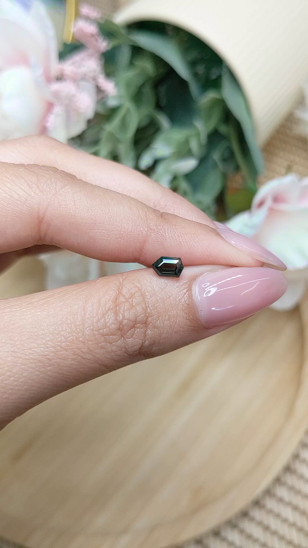 0.73 Ct. Bi Color Sapphire from Ceylon (Sri Lanka) Size Video