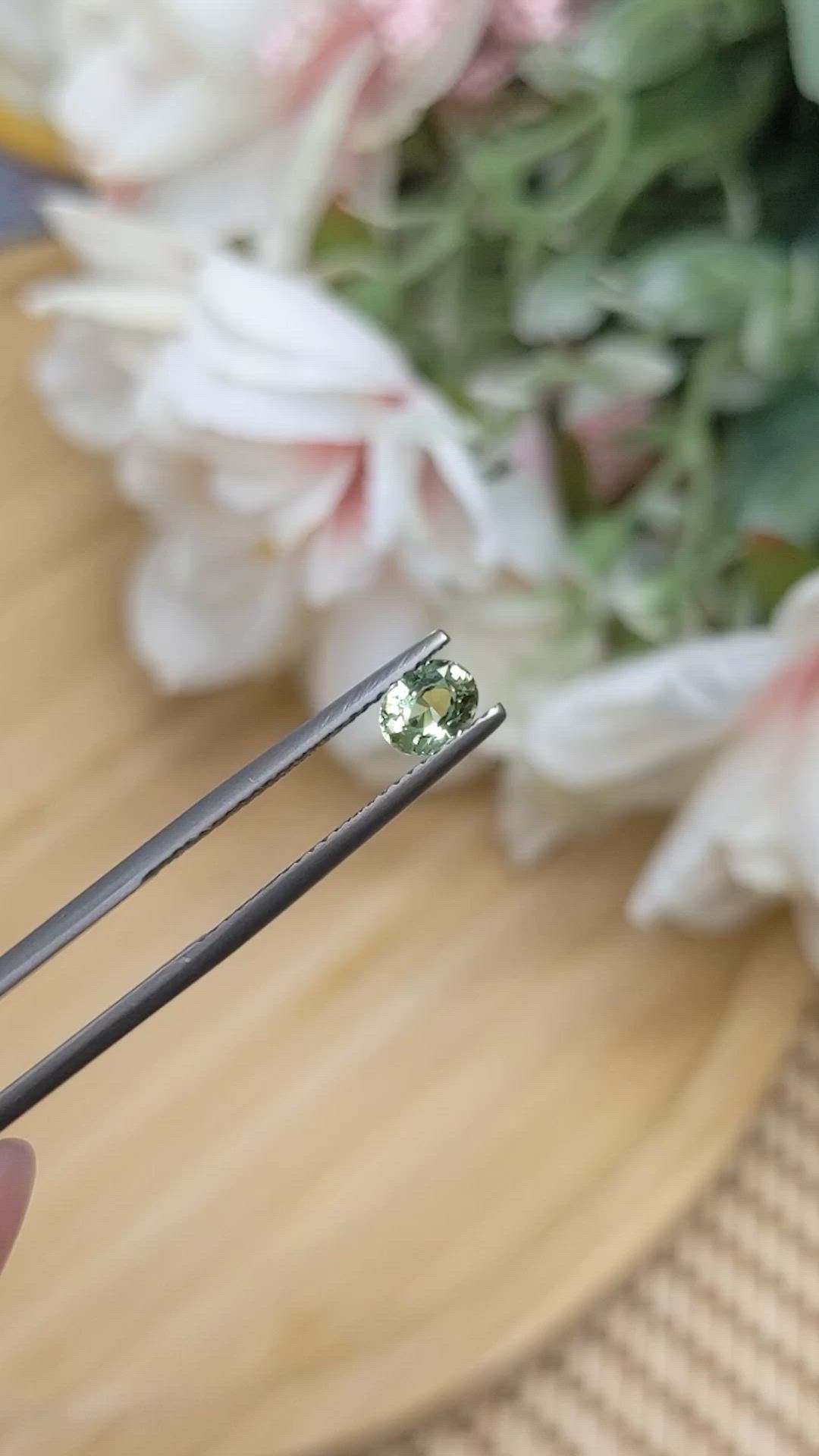 0.55 Ct. Yellowish Green Sapphire from Ceylon (Sri Lanka) Size Video