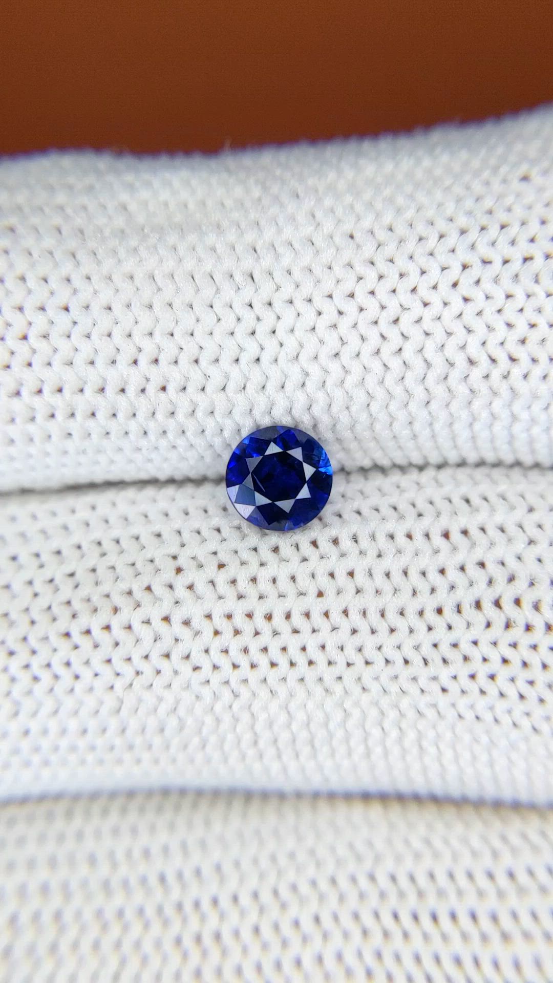 0.70 Ct. Blue Sapphire from Ceylon (Sri Lanka) Size Video