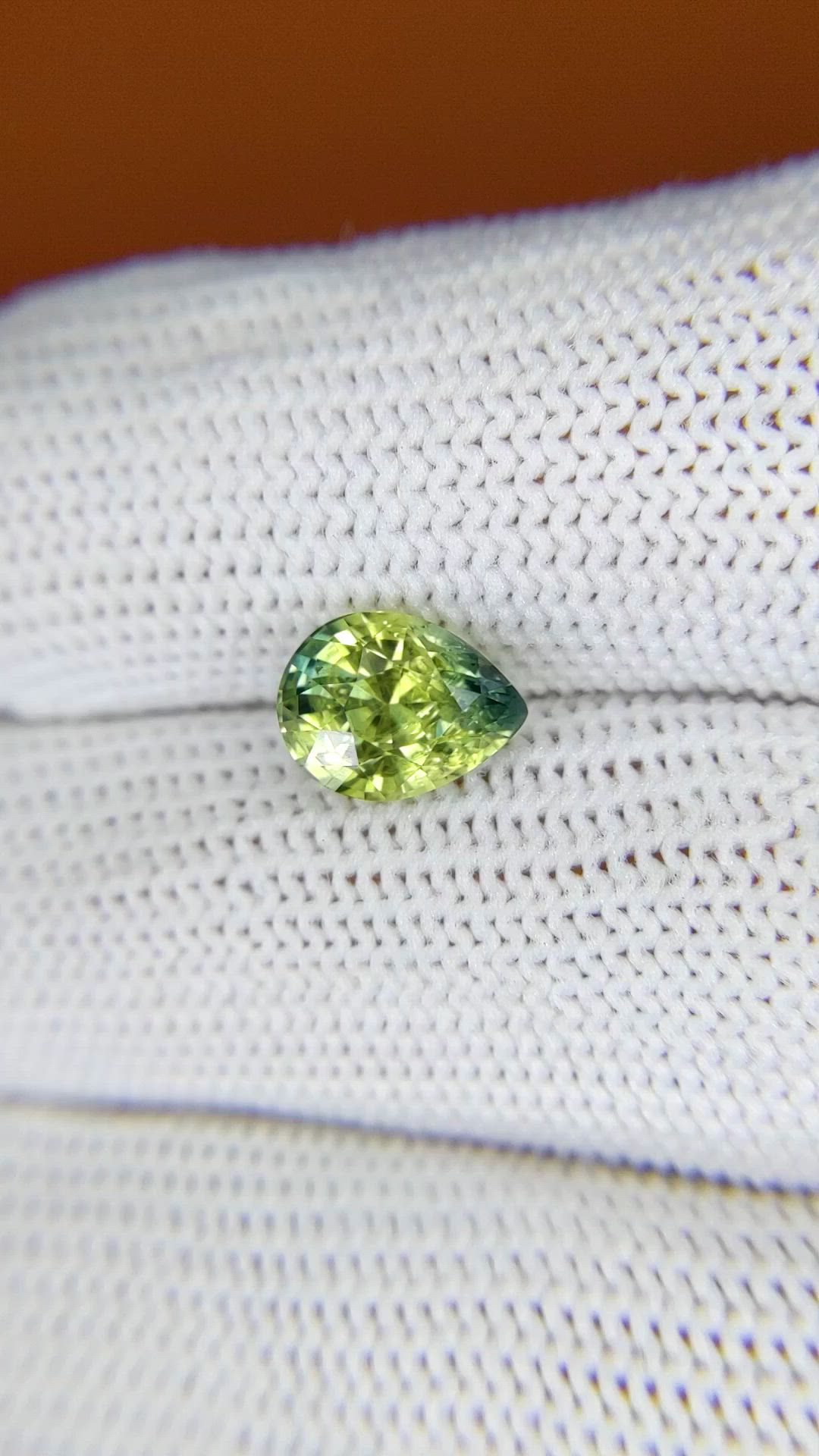 2.56 Ct. Bi Color / Parti Sapphire from Ceylon (Sri Lanka) Size Video