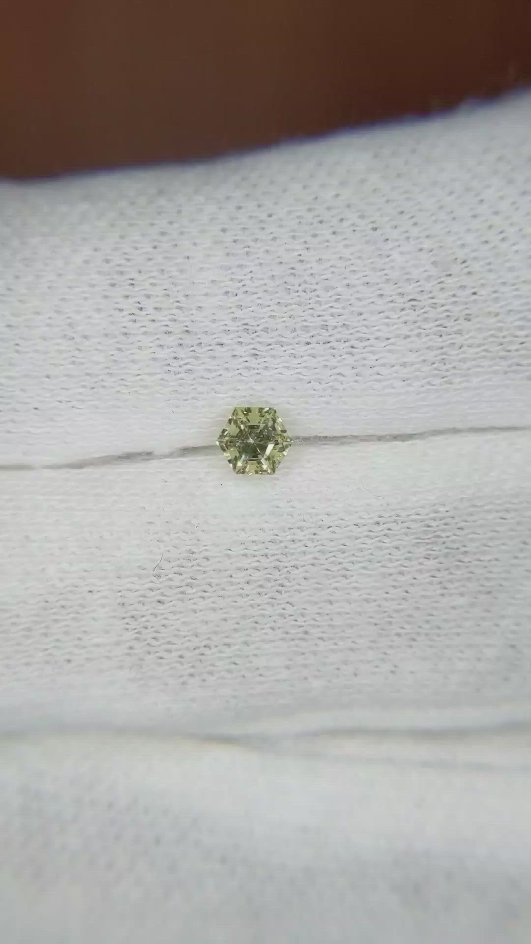 0.30 Ct. Yellowish Green Sapphire from Ceylon (Sri Lanka) Size Video