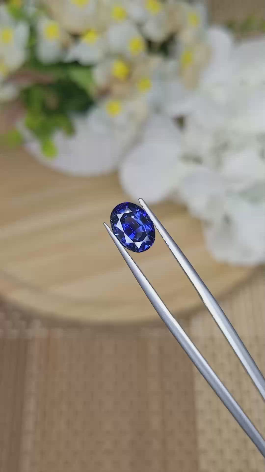 2.11 Ct. Blue Sapphire from Ceylon (Sri Lanka) Size Video