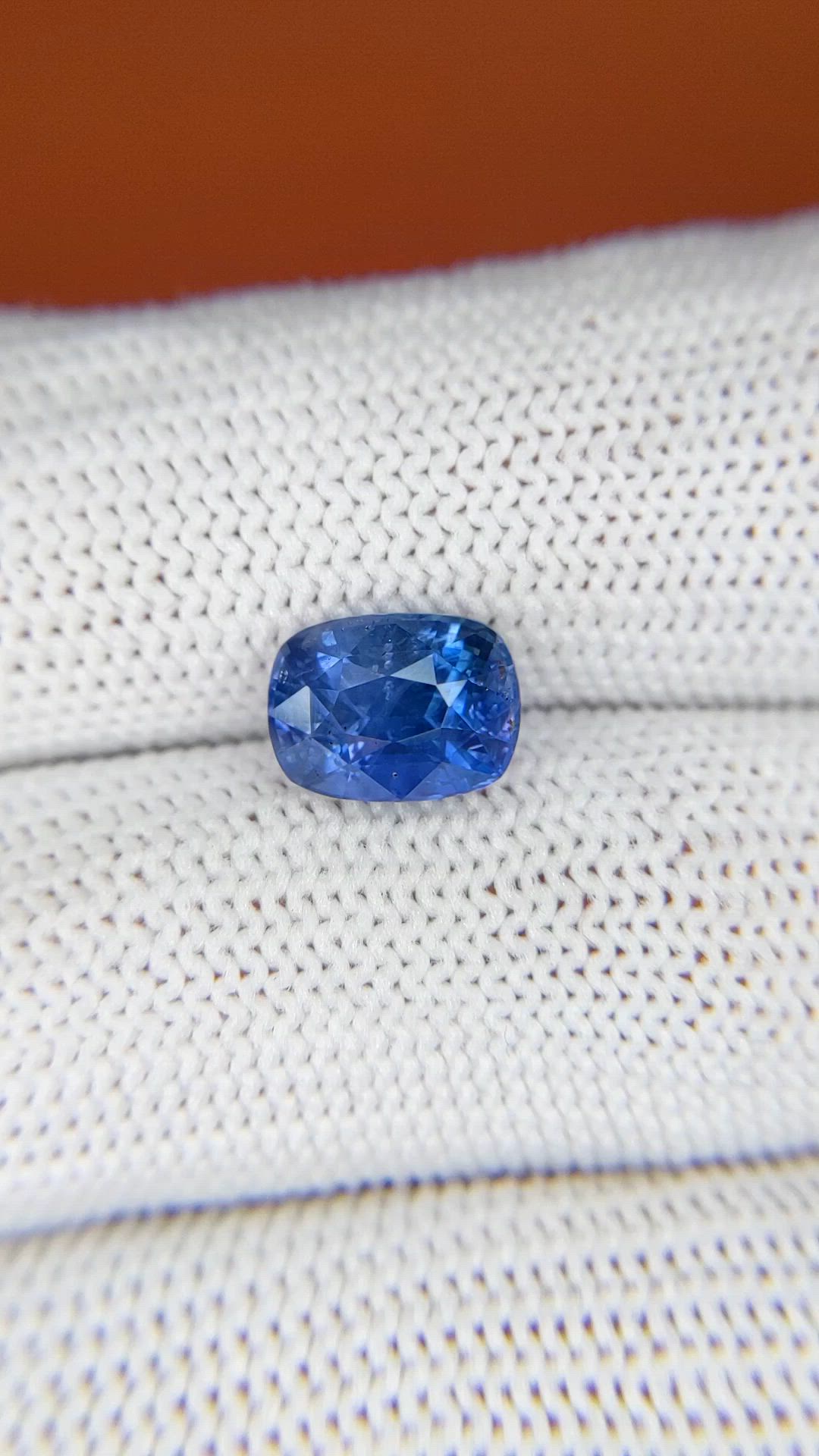3.09 Ct. Blue Sapphire from Ceylon (Sri Lanka) Size Video