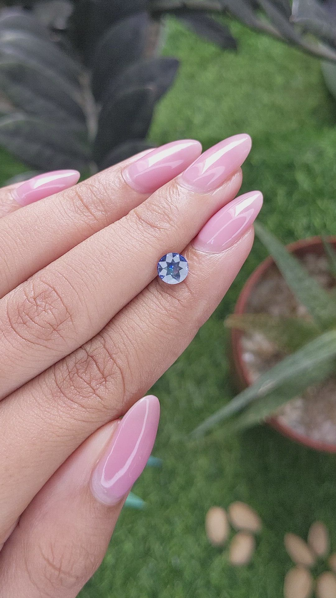 0.95 Ct. Bi Color / Parti Sapphire from Ceylon (Sri Lanka) Size Video