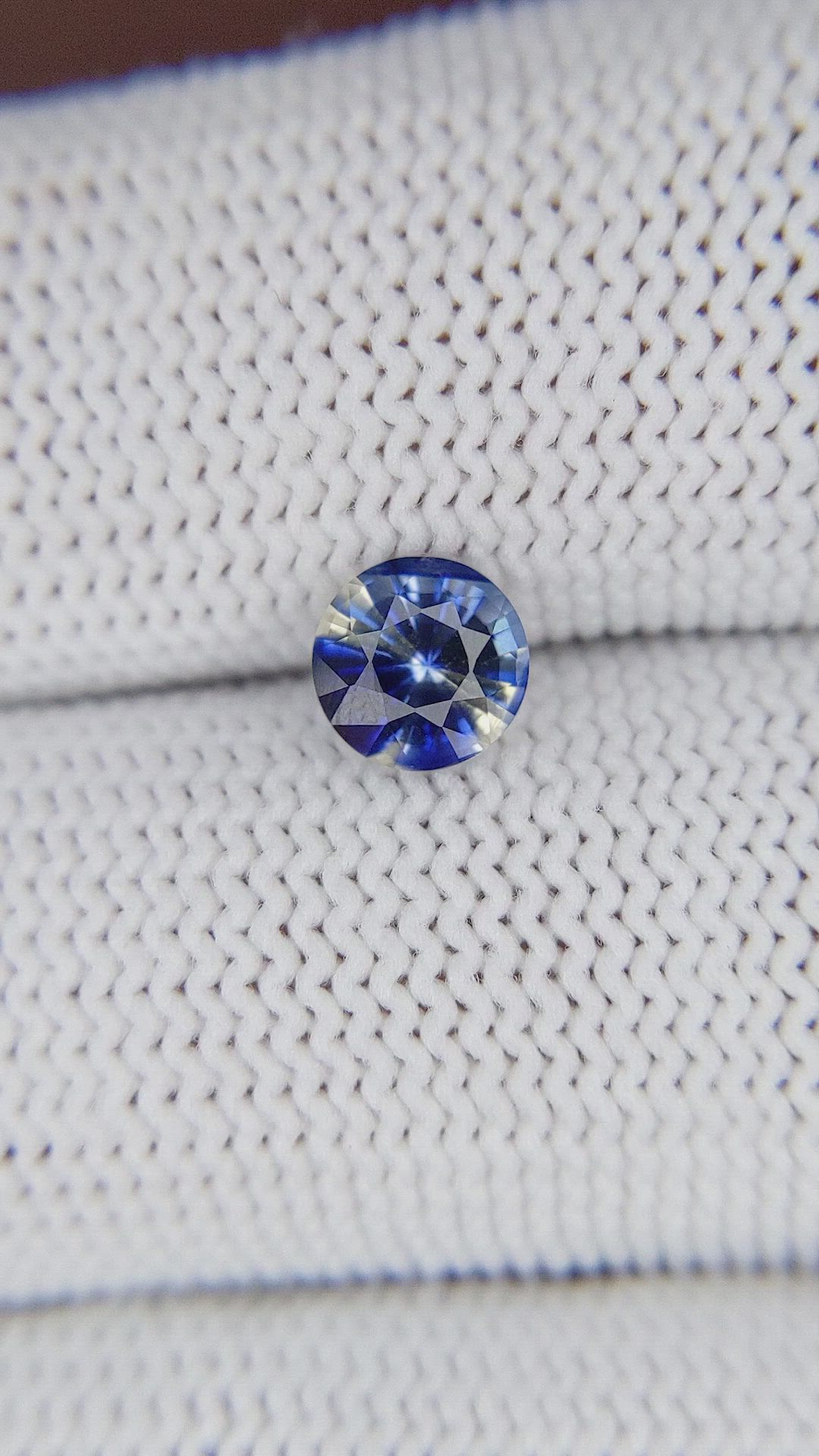 1.01 Ct. Bi Color / Parti Sapphire from Ceylon (Sri Lanka) Size Video