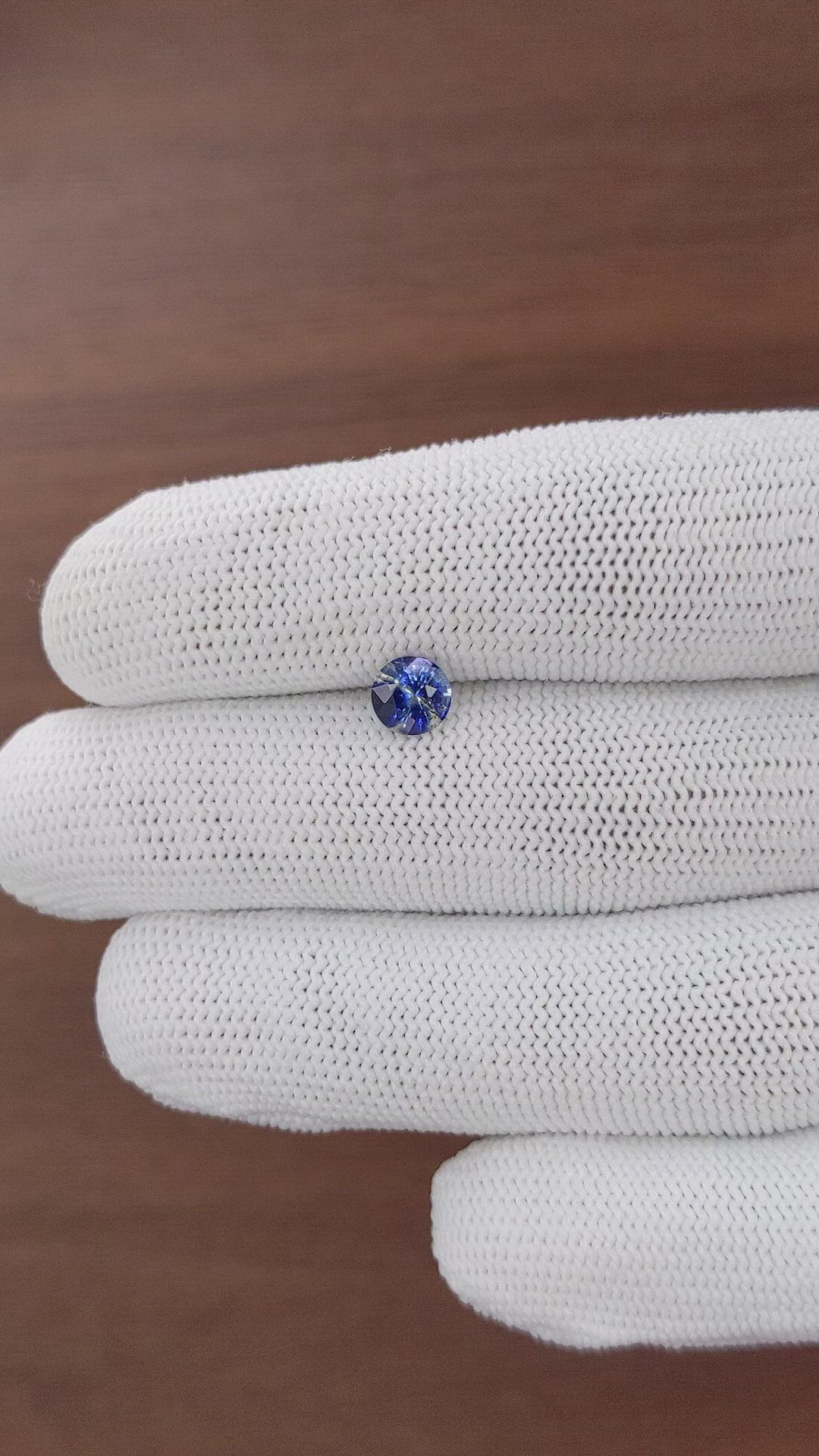 1.01 Ct. Bi Color / Parti Sapphire from Ceylon (Sri Lanka) Size Video
