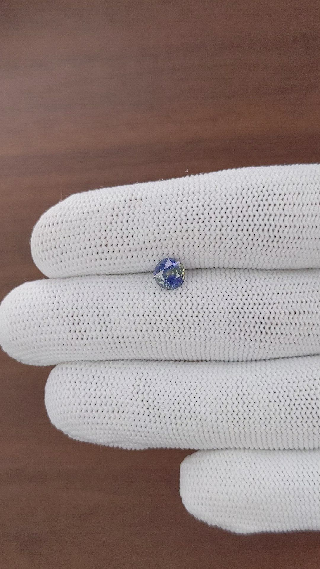1.02 Ct. Bi Color / Parti Sapphire from Ceylon (Sri Lanka) Size Video