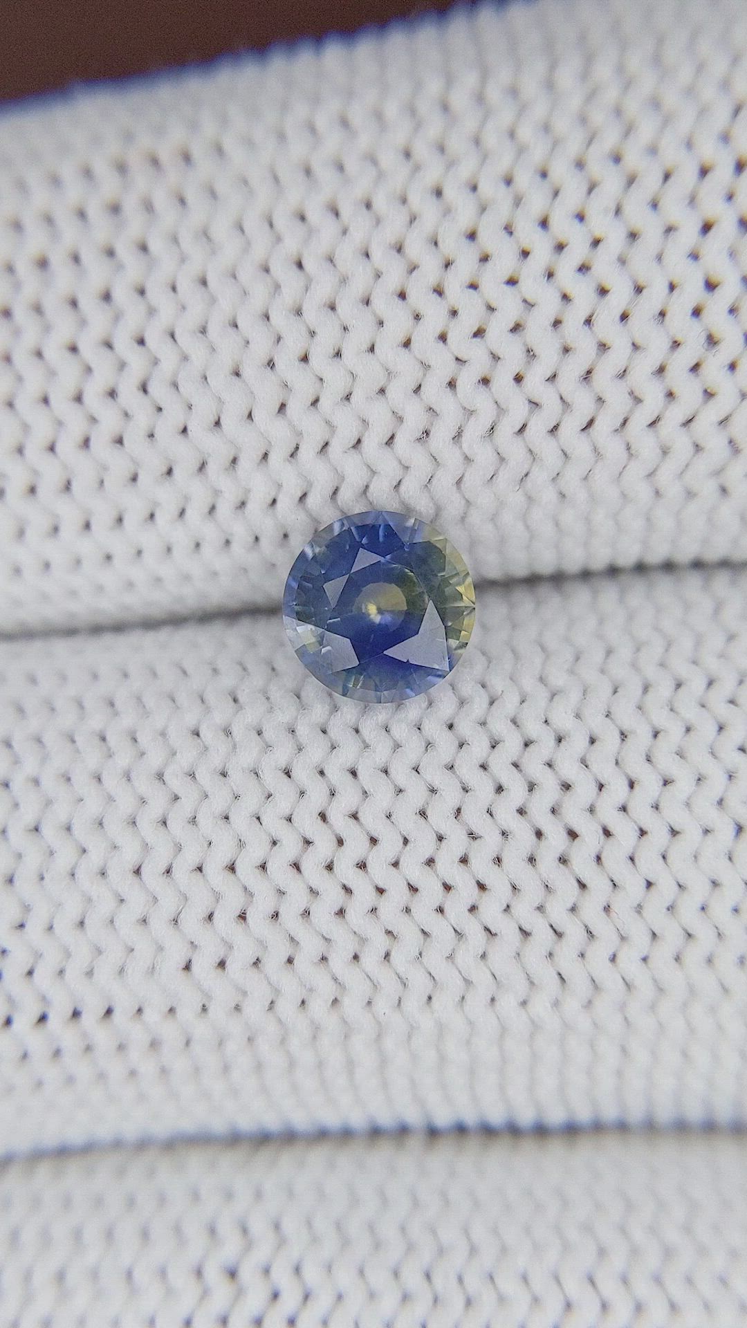 1.02 Ct. Bi Color / Parti Sapphire from Ceylon (Sri Lanka) Size Video