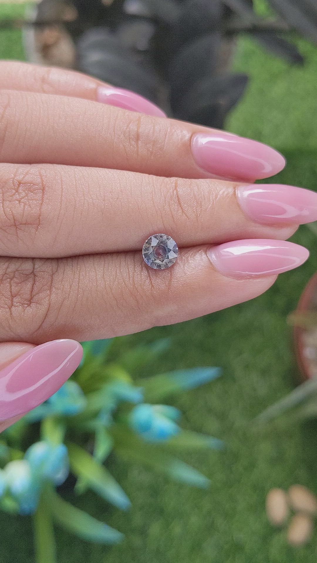 1.00 Ct. Bi Color / Parti Sapphire from Ceylon (Sri Lanka) Size Video