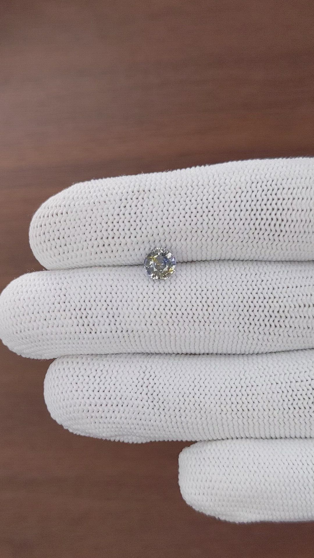 1.00 Ct. Bi Color / Parti Sapphire from Ceylon (Sri Lanka) Size Video