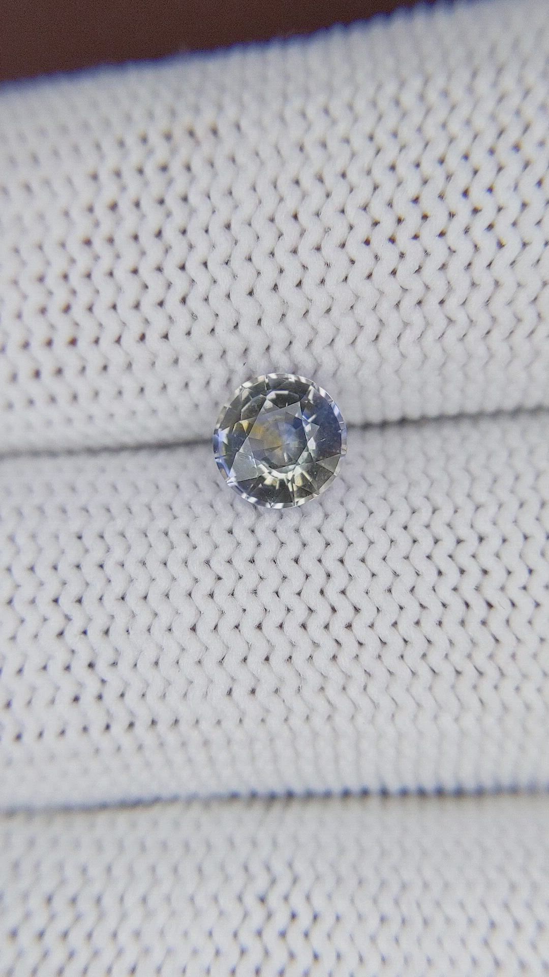 1.00 Ct. Bi Color / Parti Sapphire from Ceylon (Sri Lanka) Size Video