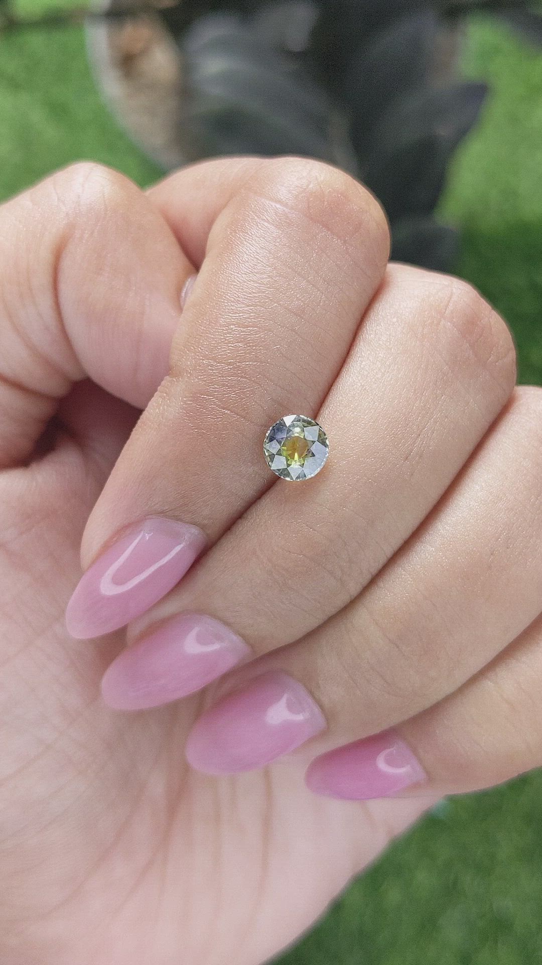 0.98 Ct. Bi Color / Parti Sapphire from Ceylon (Sri Lanka) Size Video
