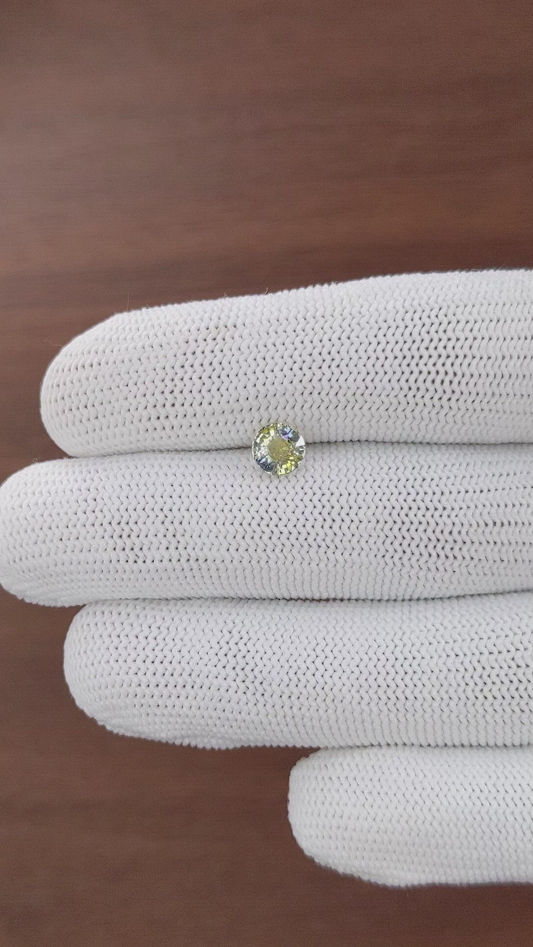0.98 Ct. Bi Color / Parti Sapphire from Ceylon (Sri Lanka) Size Video