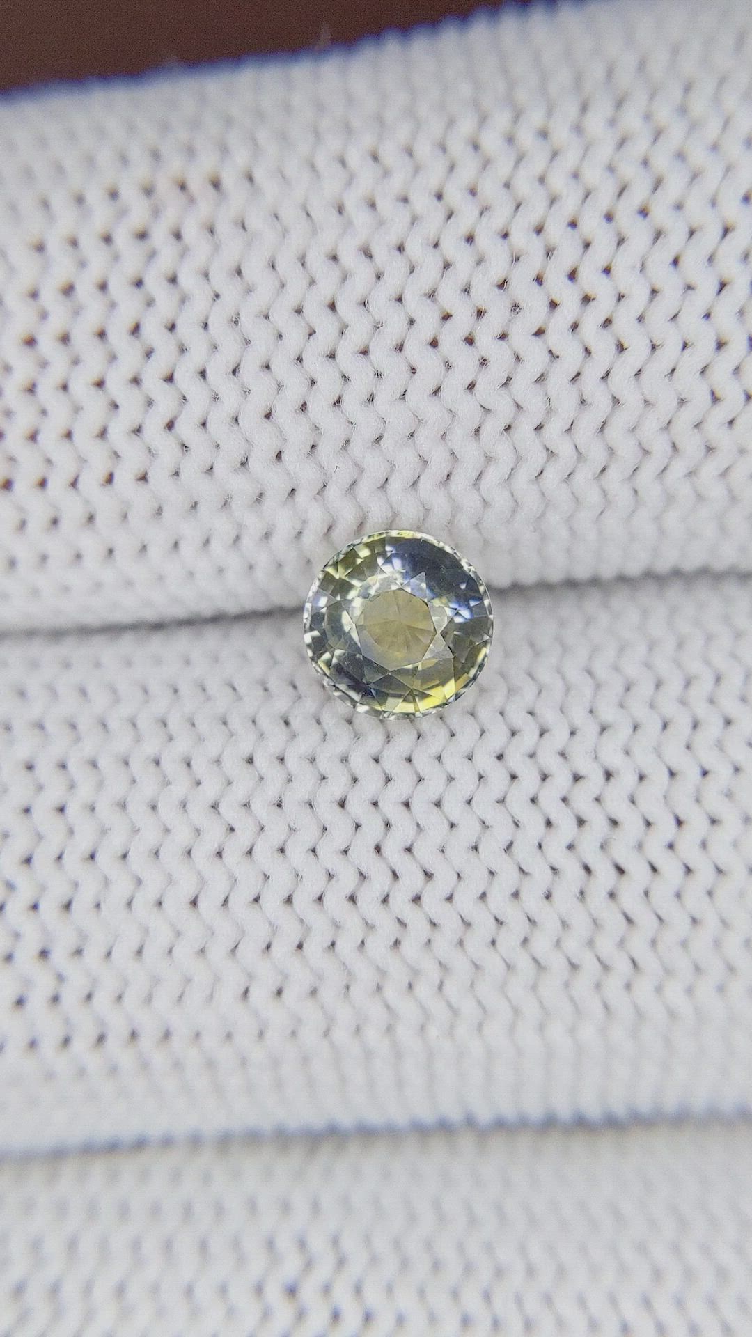 0.98 Ct. Bi Color / Parti Sapphire from Ceylon (Sri Lanka) Size Video