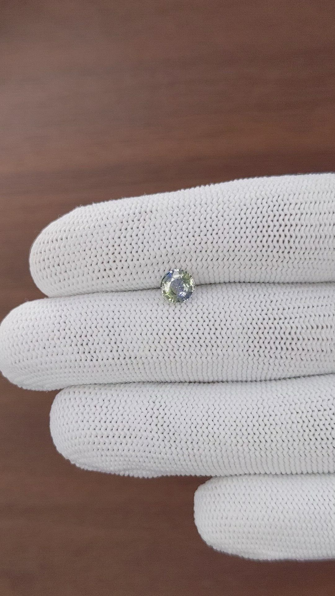 1.01 Ct. Bi Color / Parti Sapphire from Ceylon (Sri Lanka) Size Video