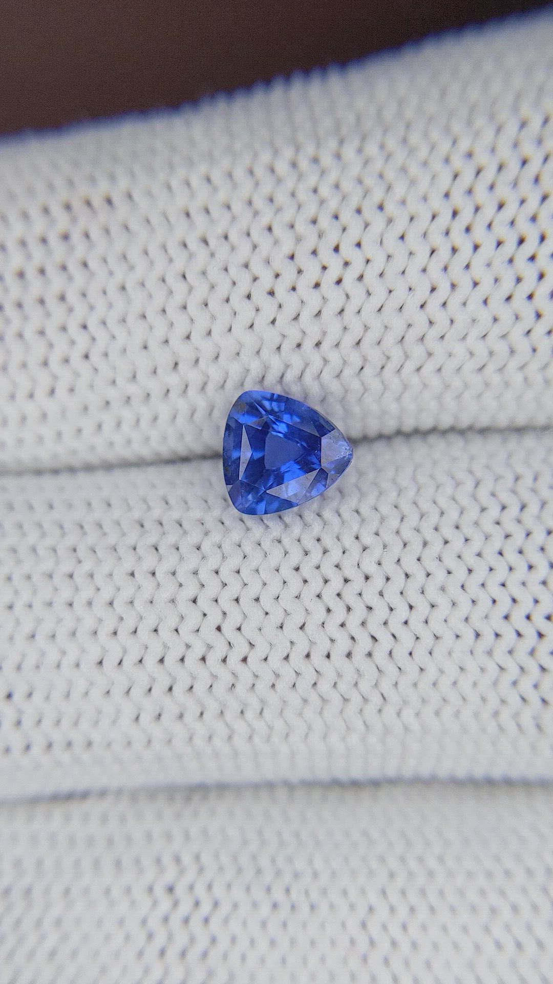 1.15 Ct. Blue Sapphire from Ceylon (Sri Lanka) Size Video