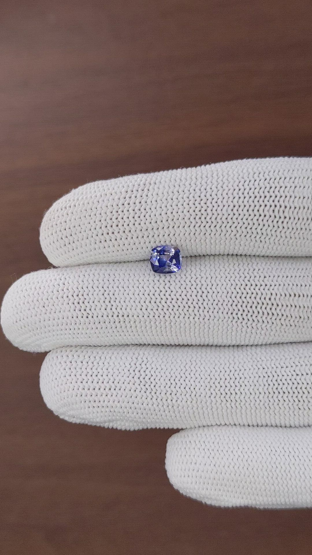 1.03 Ct. Bi Color / Parti Sapphire from Ceylon (Sri Lanka) Size Video