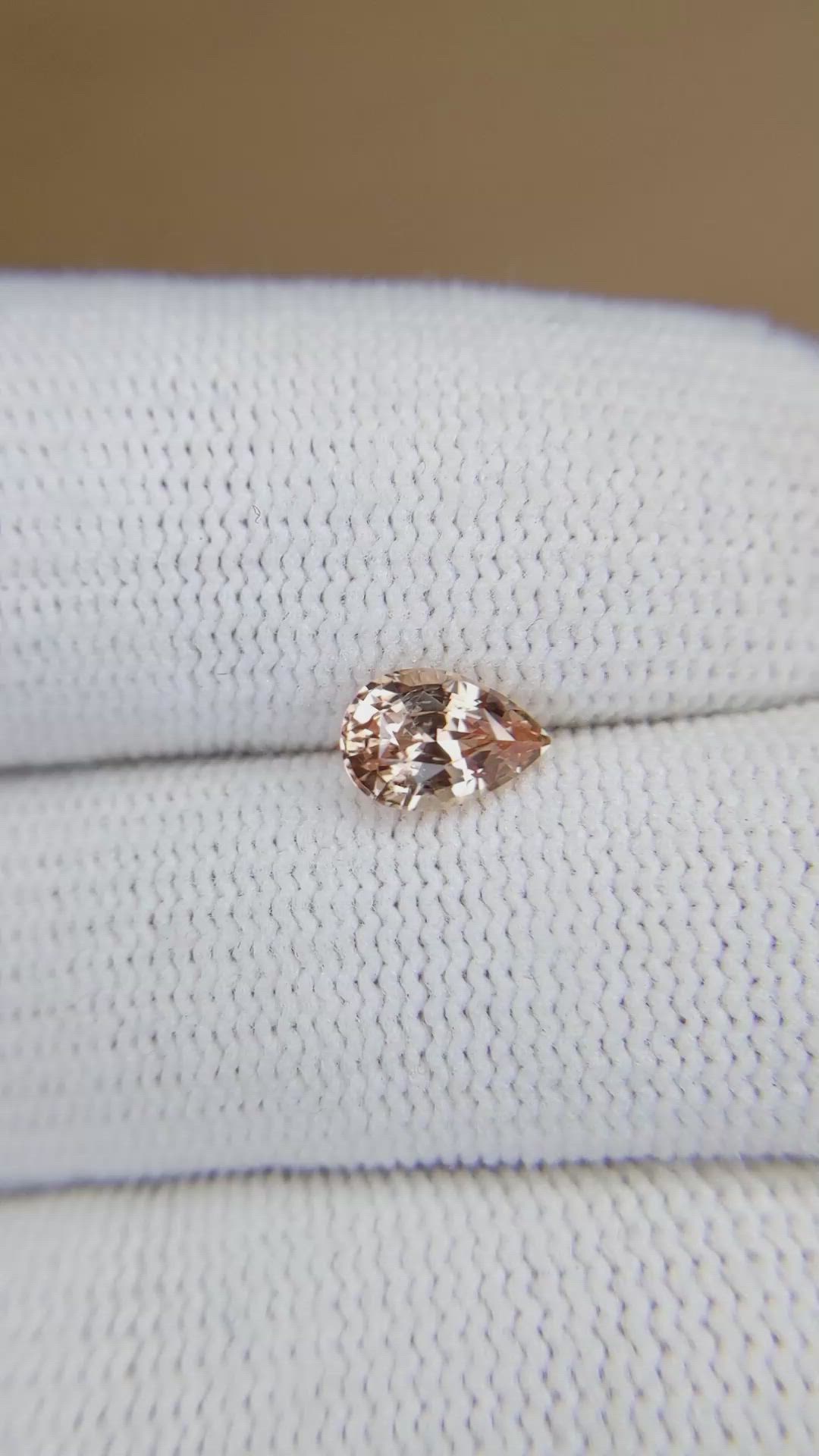 1.05 Ct. Padparadscha Sapphire from Ceylon (Sri Lanka) Size Video
