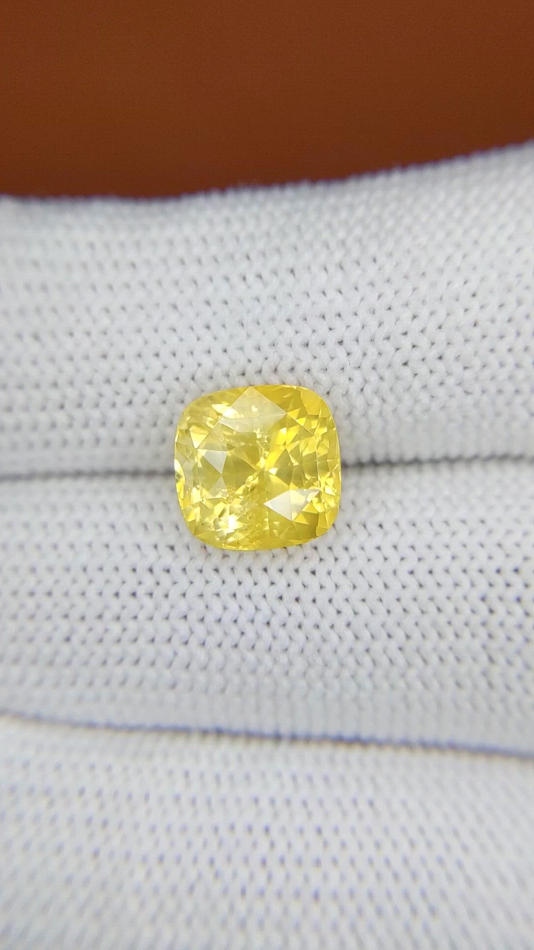 5.08 Ct. Yellow Sapphire from Ceylon (Sri Lanka) Size Video