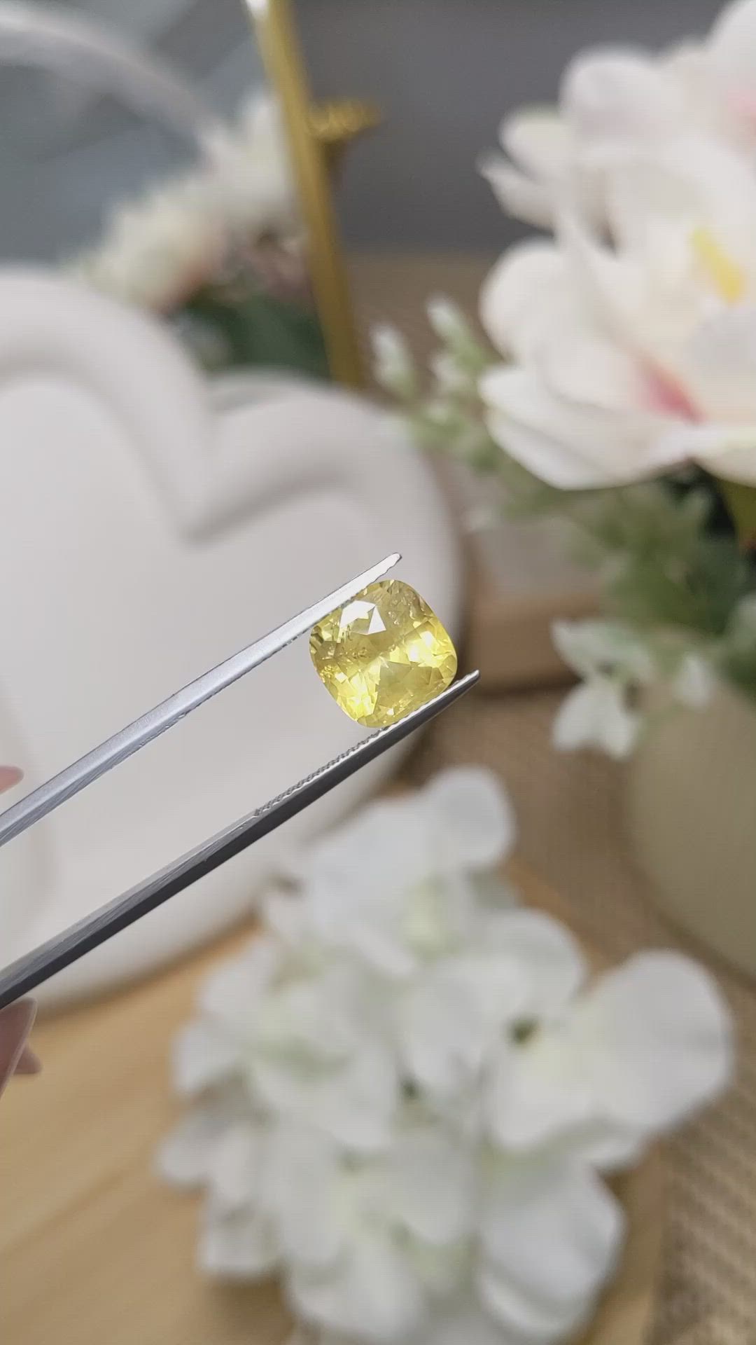 5.08 Ct. Yellow Sapphire from Ceylon (Sri Lanka) Size Video
