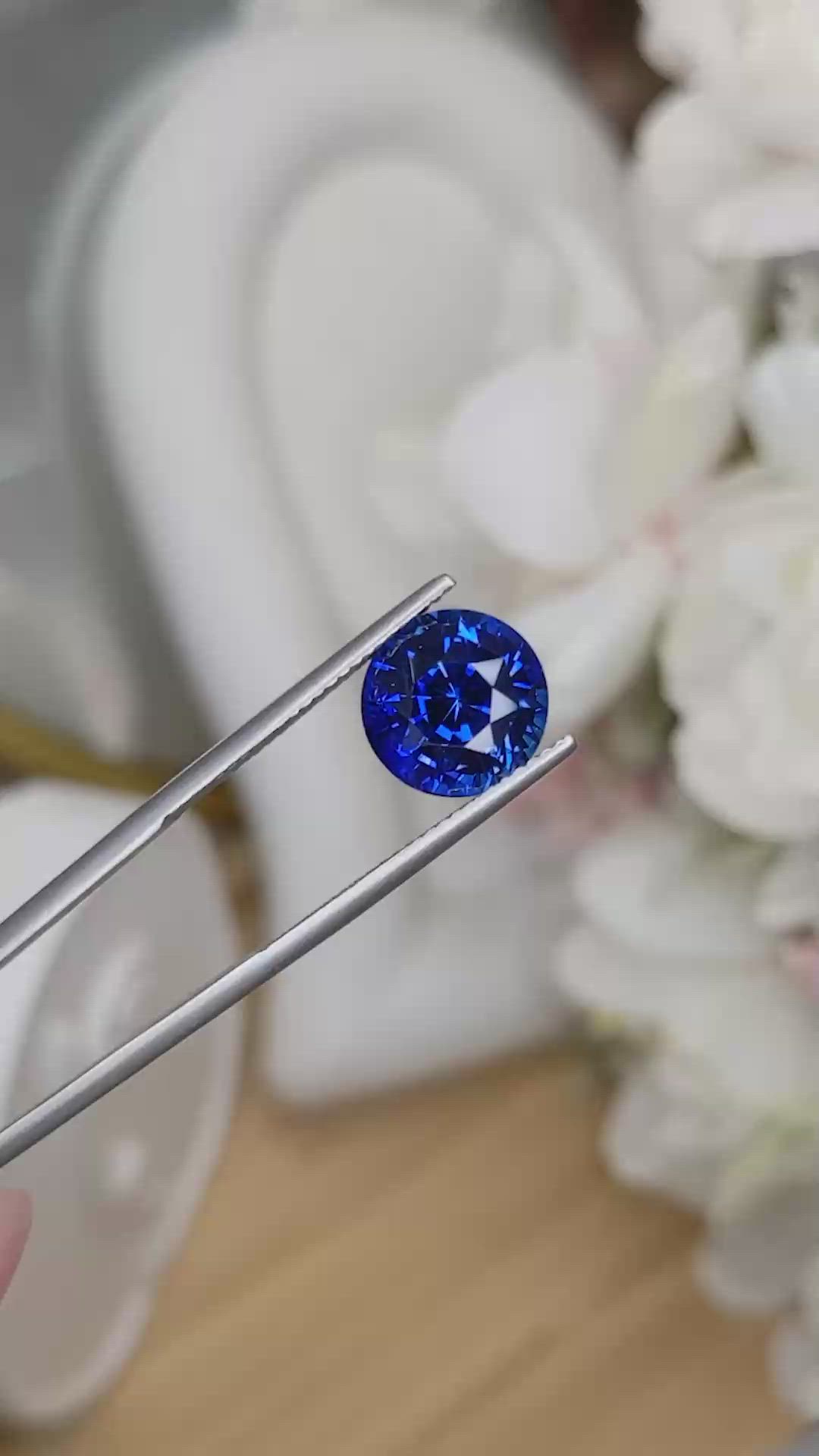 6.40 Ct. Blue Sapphire from Ceylon (Sri Lanka) Size Video