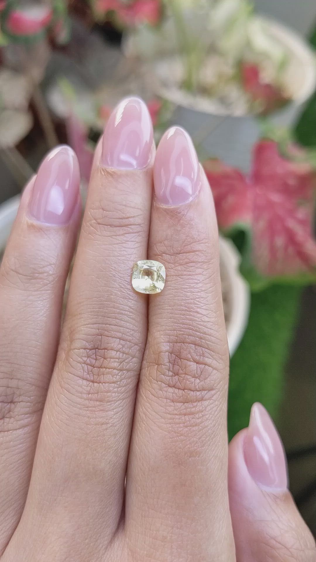 1.09 Ct. Yellow Sapphire from Ceylon (Sri Lanka) Size Video