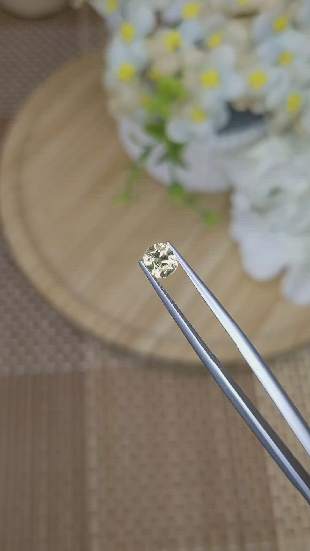 1.00 Ct. Yellow Sapphire from Ceylon (Sri Lanka) Size Video
