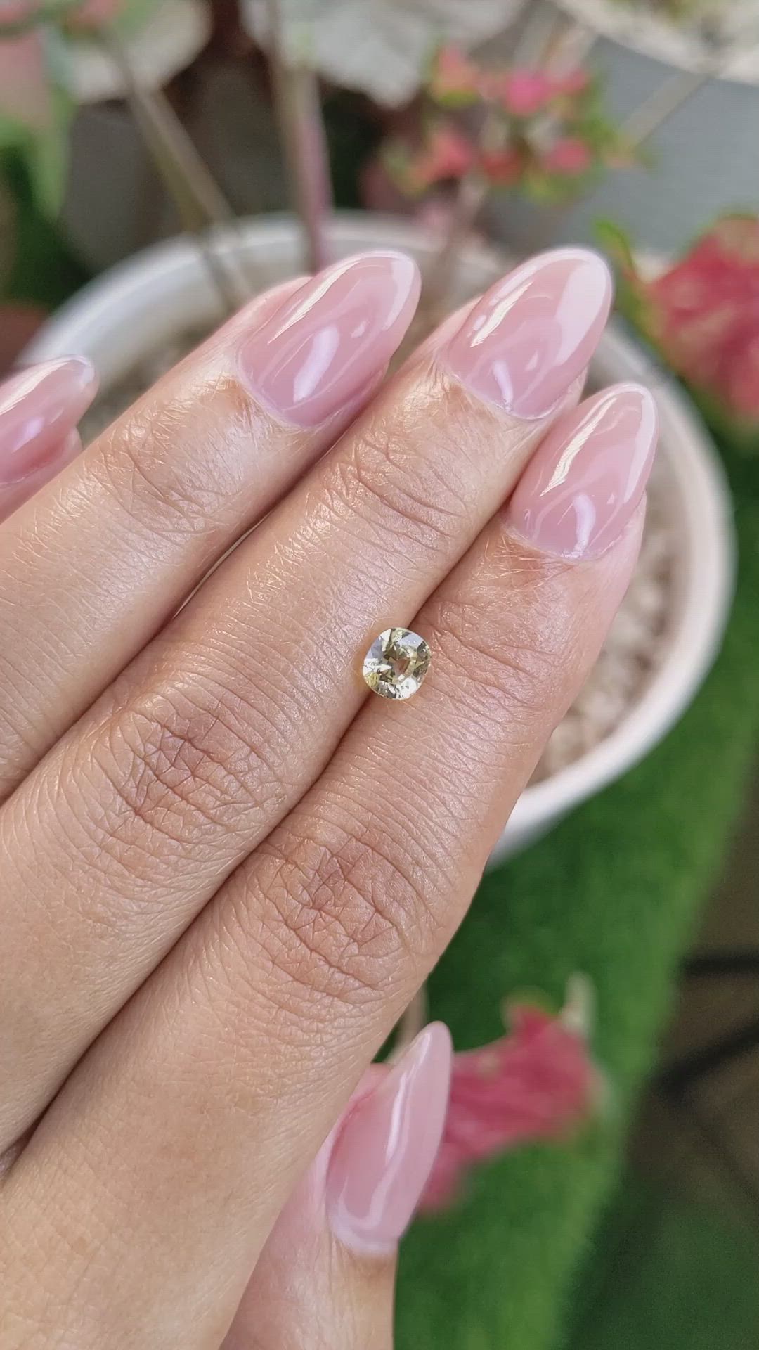1.00 Ct. Yellow Sapphire from Ceylon (Sri Lanka) Size Video