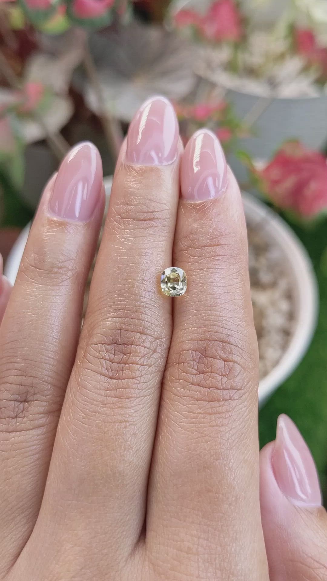 1.00 Ct. Yellow Sapphire from Ceylon (Sri Lanka) Size Video