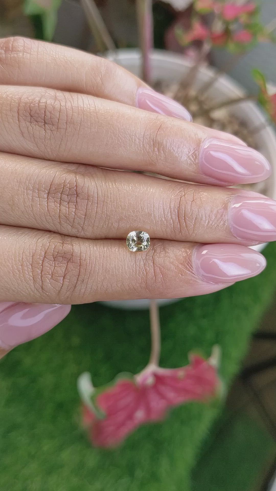 1.00 Ct. Yellow Sapphire from Ceylon (Sri Lanka) Size Video
