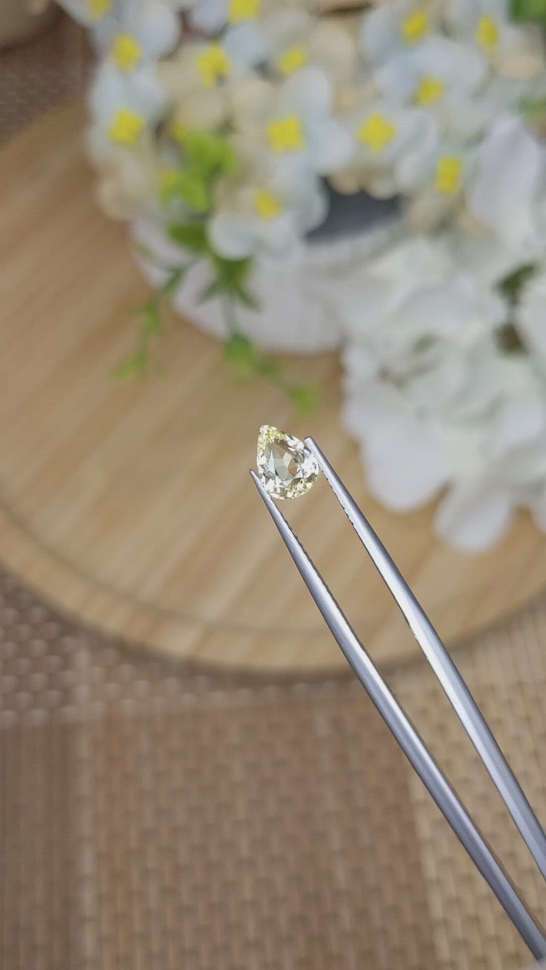 1.07 Ct. Yellow Sapphire from Ceylon (Sri Lanka) Size Video
