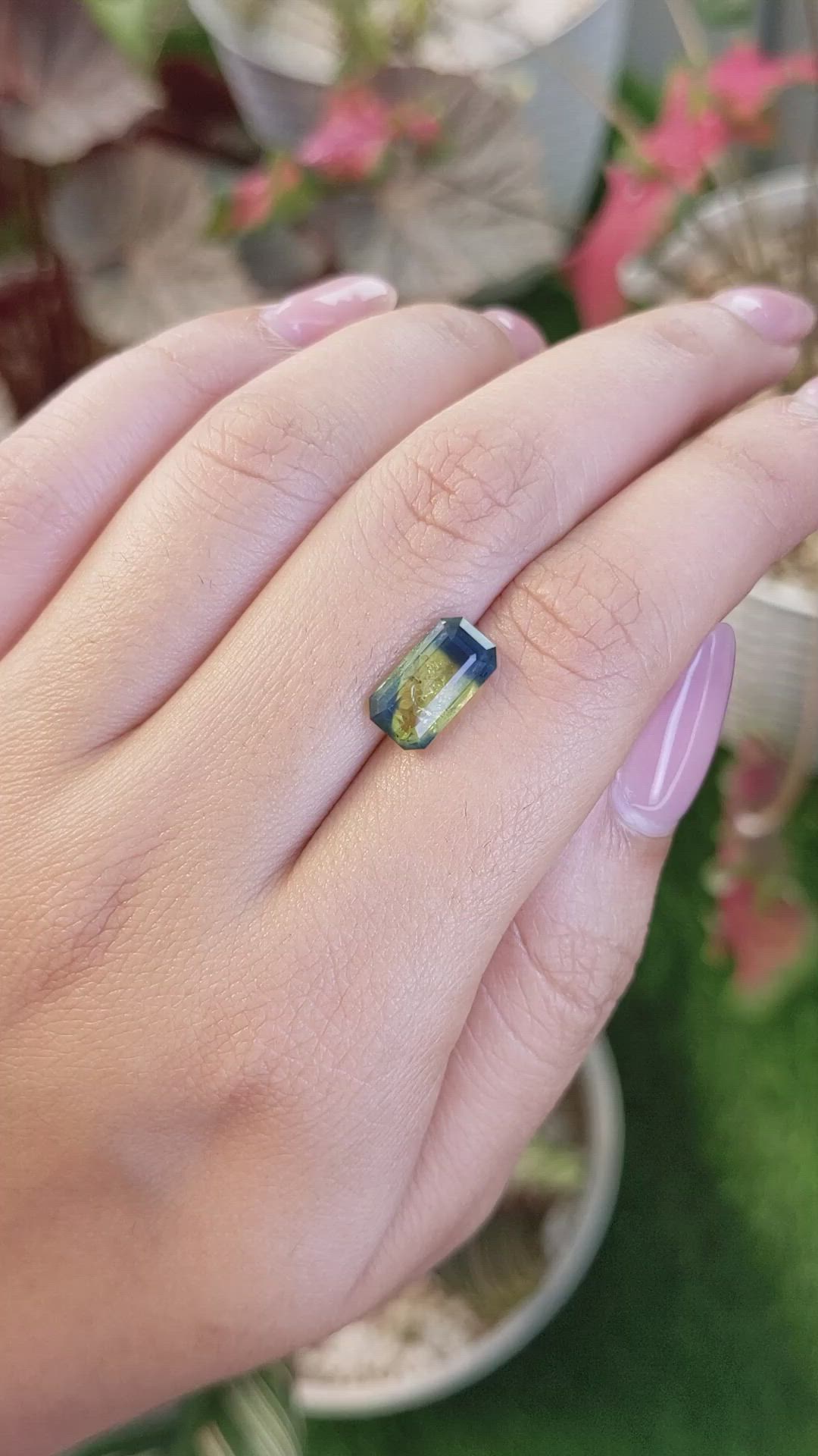 3.93 Ct. Bi Color / Parti Sapphire from Ceylon (Sri Lanka) Size Video